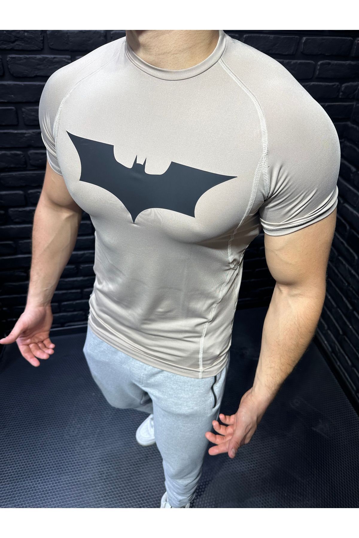 Kısa Kollu Compression T-shirt Fit Spor Tam Beden Erkek Tişört Bej Batman Baskılı