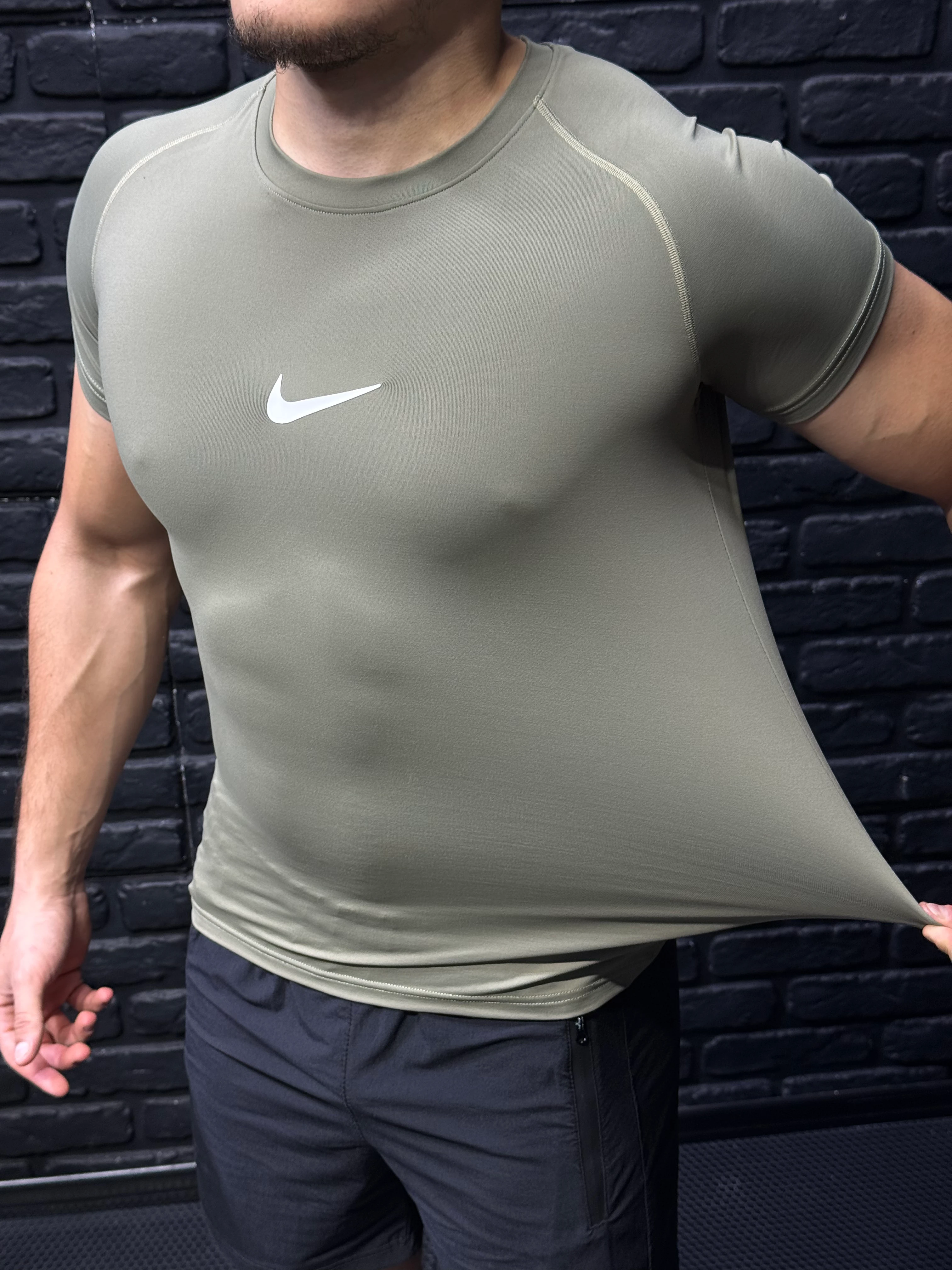 Nike Küçük Logolu Compression T-Shirt - Haki