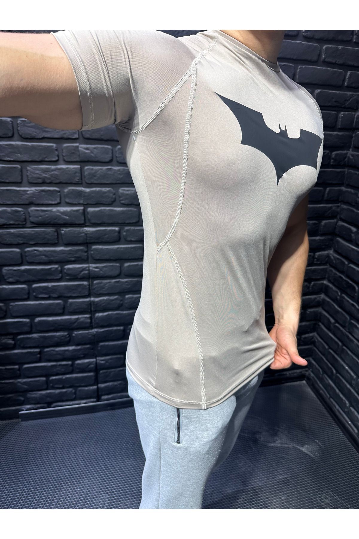 Kısa Kollu Compression T-shirt Fit Spor Tam Beden Erkek Tişört Bej Batman Baskılı