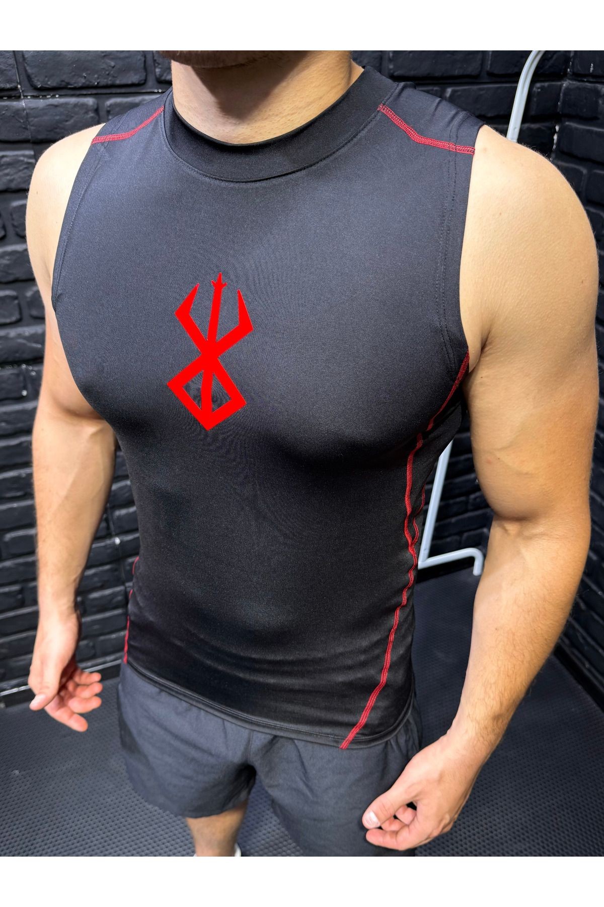 Vücuda Oturan Kırmızı Compression Berserk Baskılı Atlet – Spor & Fitness