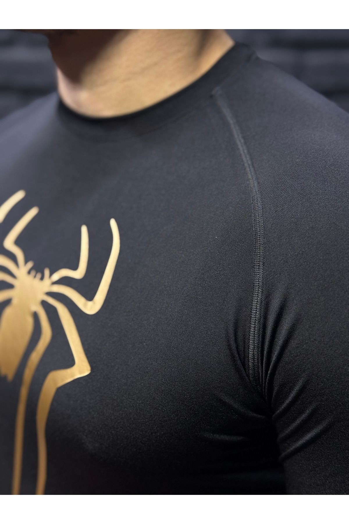 Uzun Kollu Altın Örümcek Baskılı Compression Body Fit Tshirt