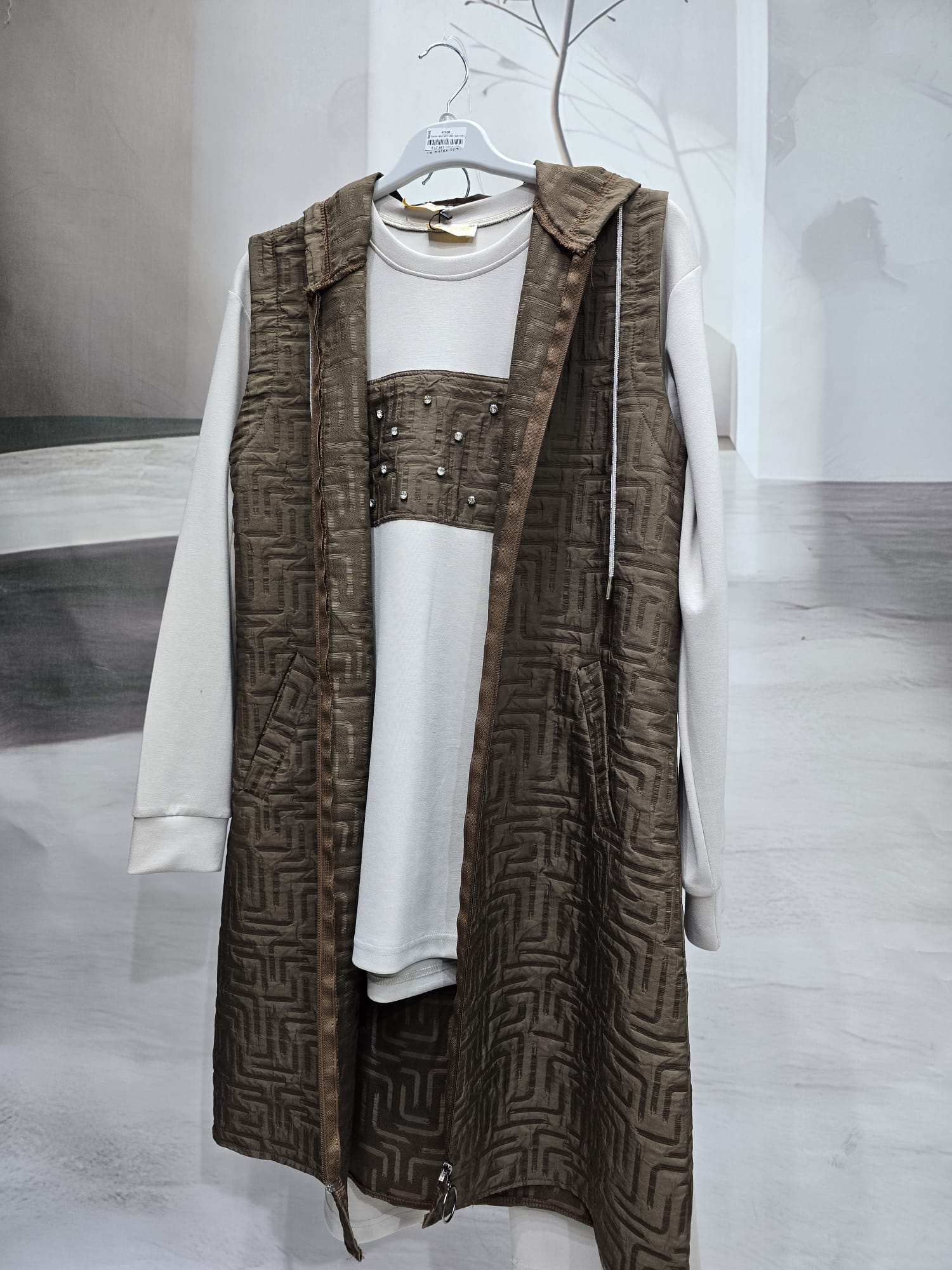 Kapüşonlu Üçlü Pantolonlu Takım