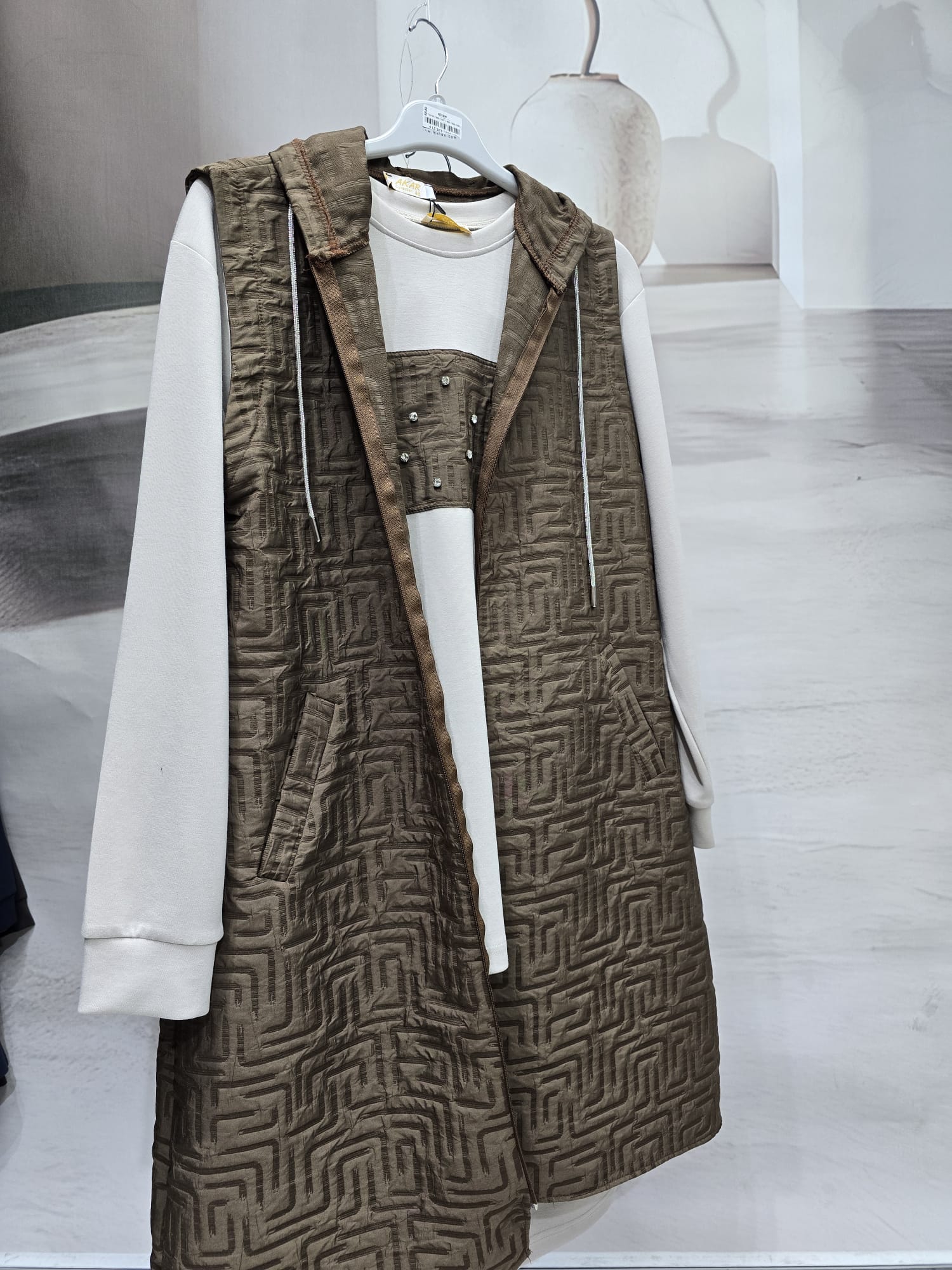 Kapüşonlu Üçlü Pantolonlu Takım