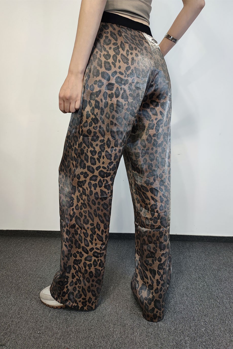 Beli Lastik Detaylı Leopar Desenli Pantolon