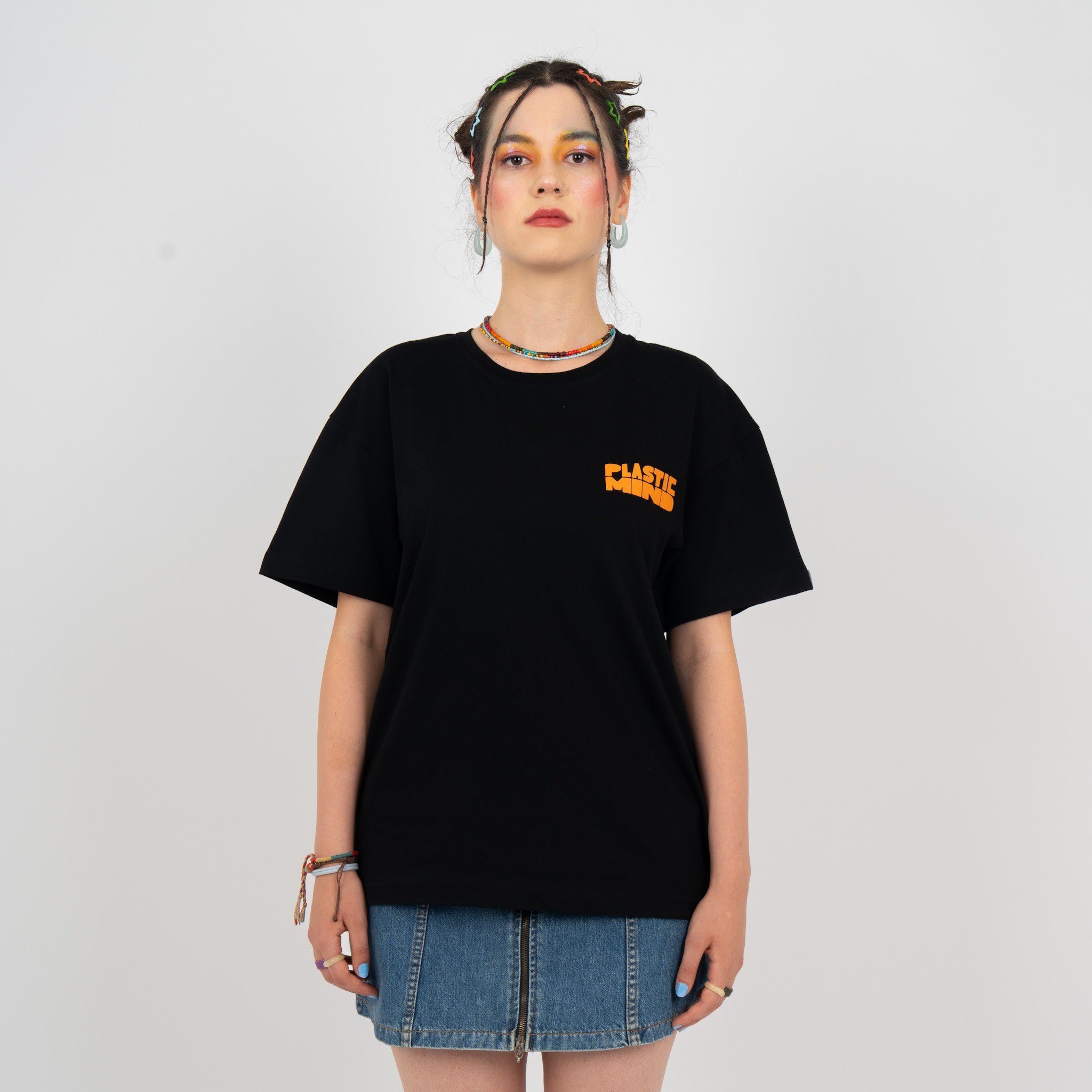 PLASTIC MIND © - UNISEX BASIC BLACK TEE