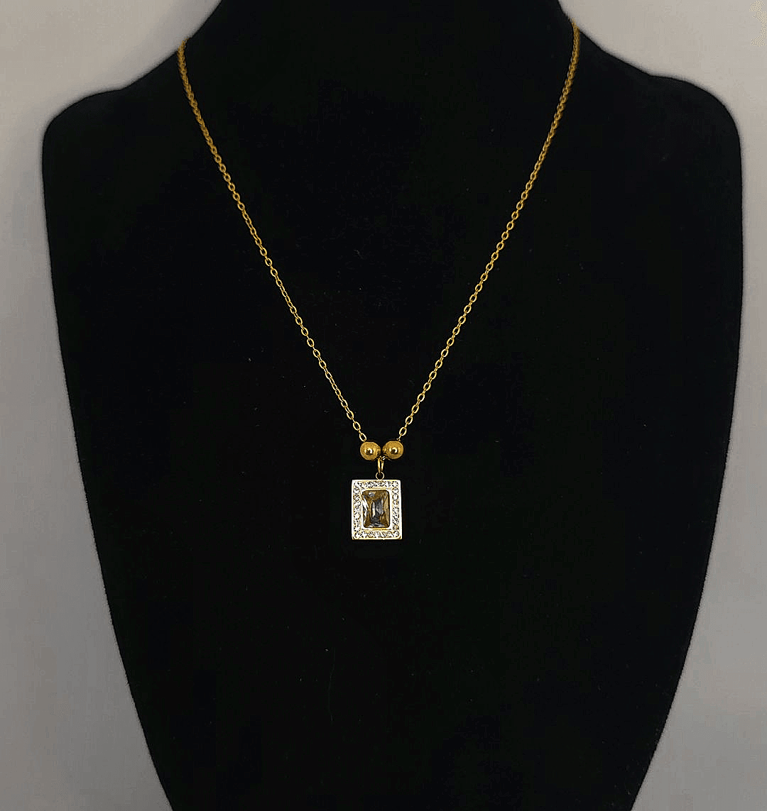 Gold Baget Taşlı İşlemeli Kolye