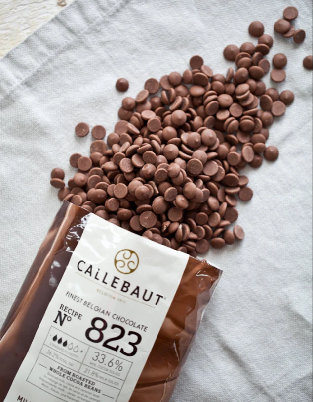 Callebaut Pul Çikolata 1 kg (Bölünmüş) - Sütlü 823 (%33,6)