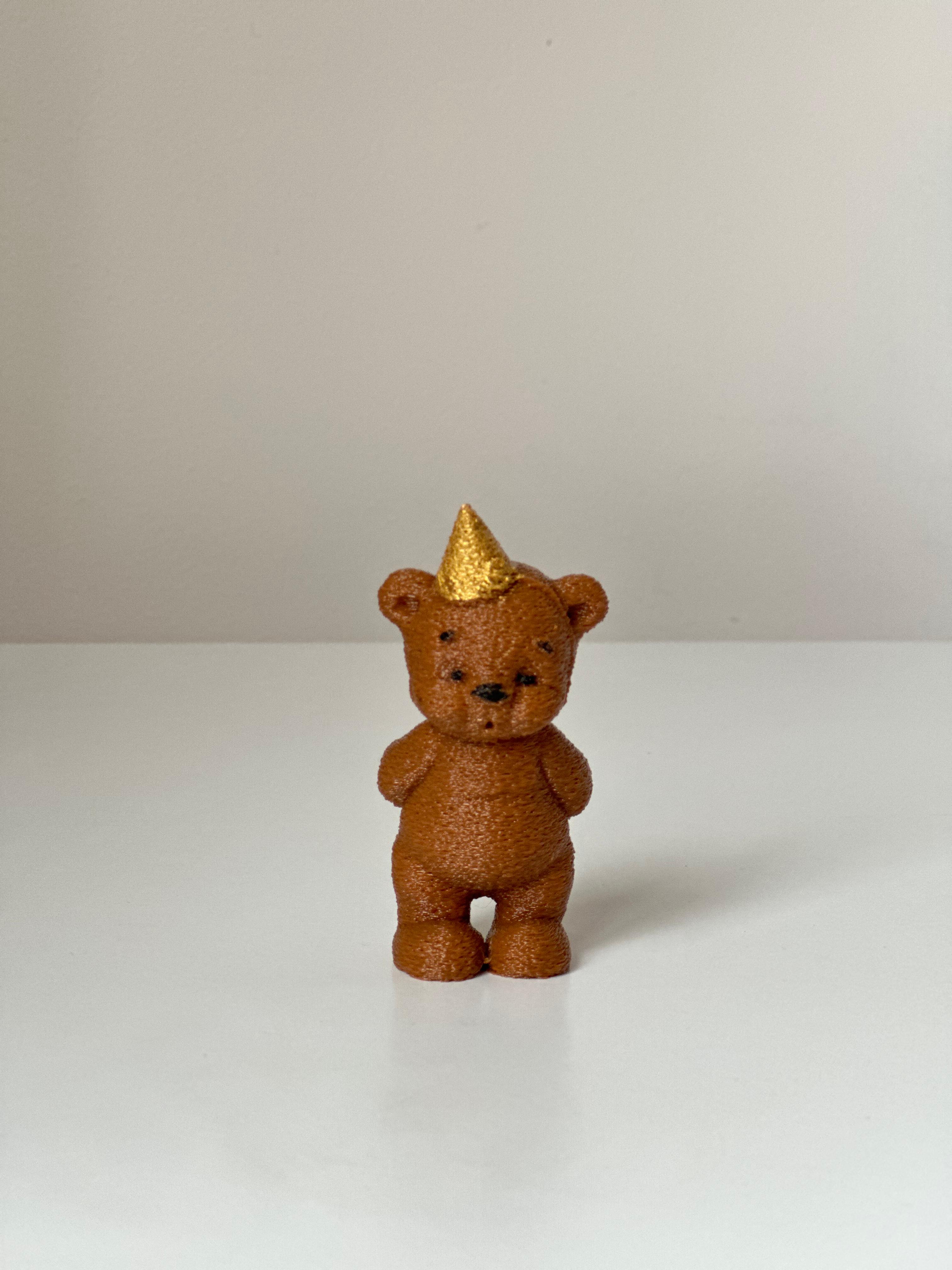 Pasta Üstü Hazır Figür - Mum Üfleyen Ayıcık Kahve 8 cm