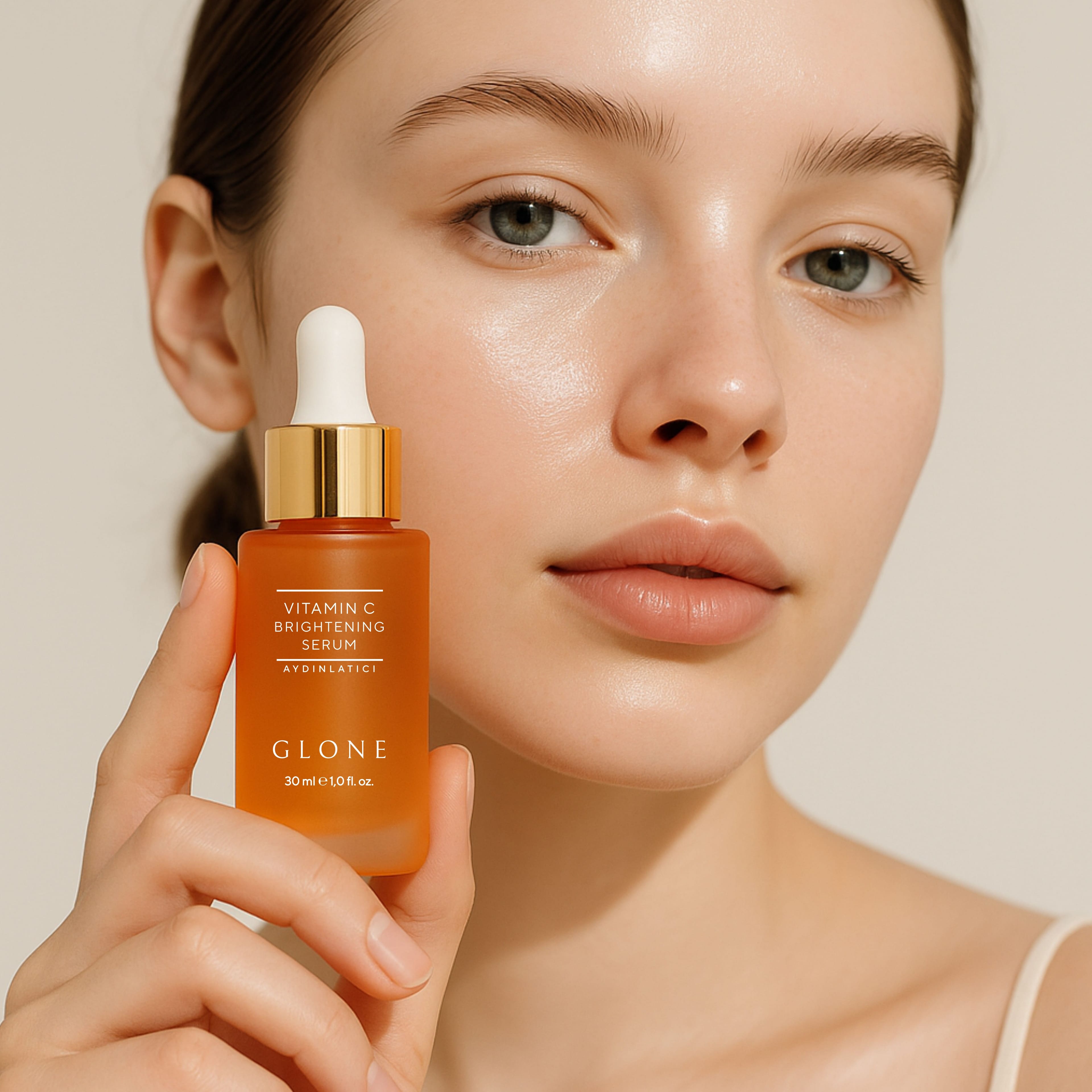 GLONE Vitamin C Aydınlatıcı Serum 30ml | Ethyl Ascorbic Acid, Hyaluronik Asit & Centella İçeren Cilt Aydınlatıcı Serum | Leke Karşıtı & Antioksidan Koruma