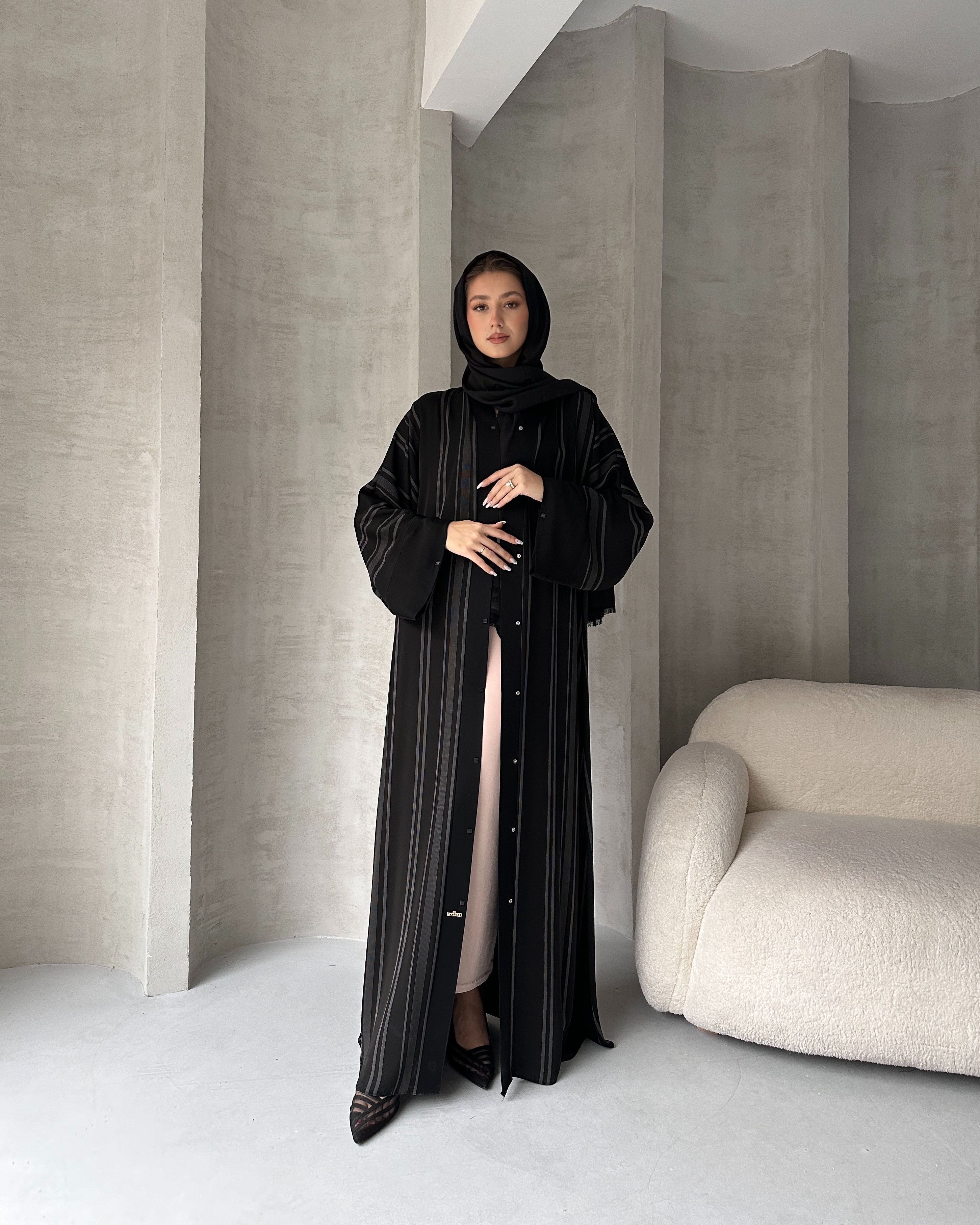 Beyaz Çizgili Abaya