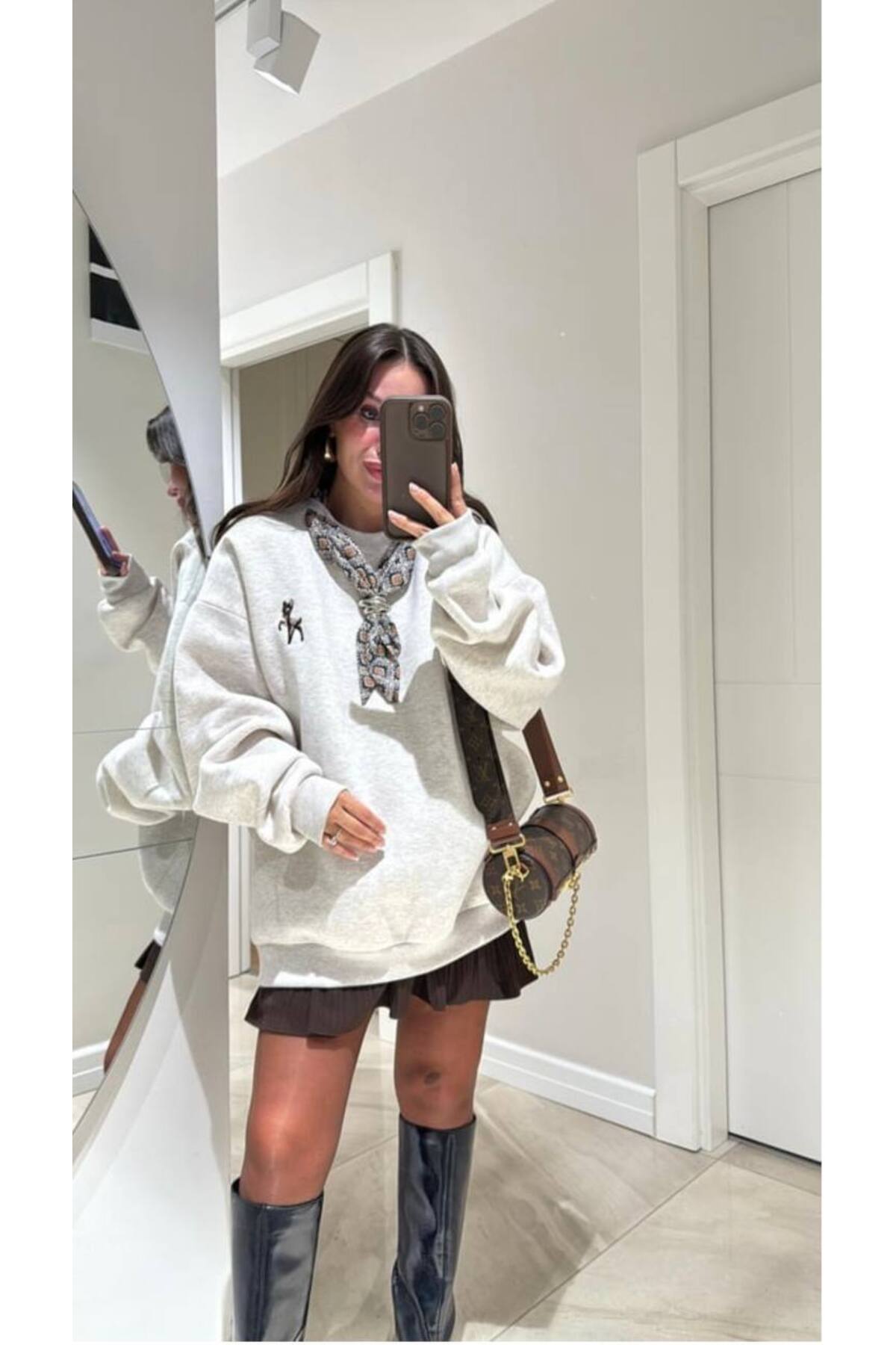 Kadın Bisiklet Yaka Fular Detaylı İşlemeli Sweatshirt