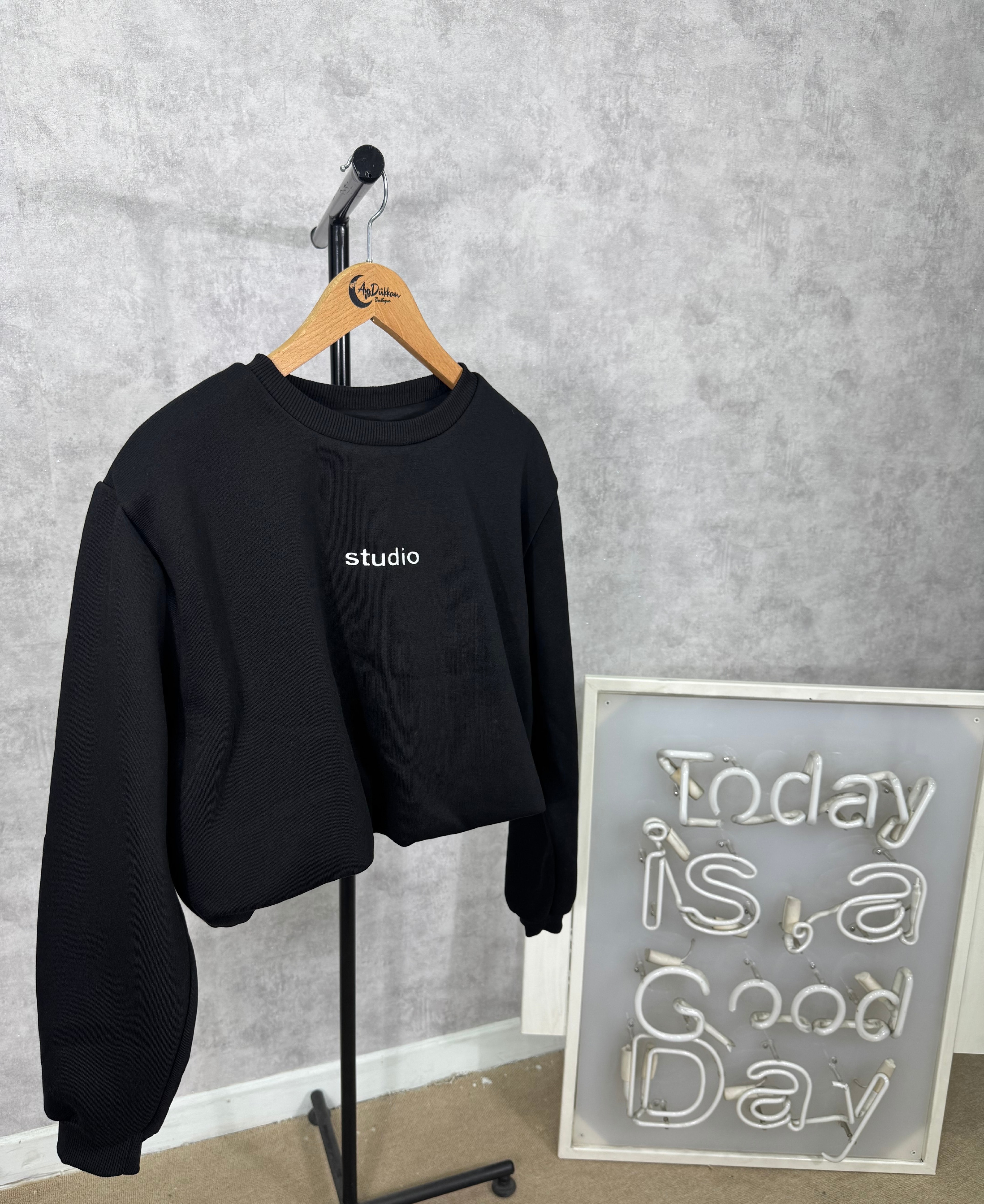 Studio Nakışlı Crop Sweatshirt