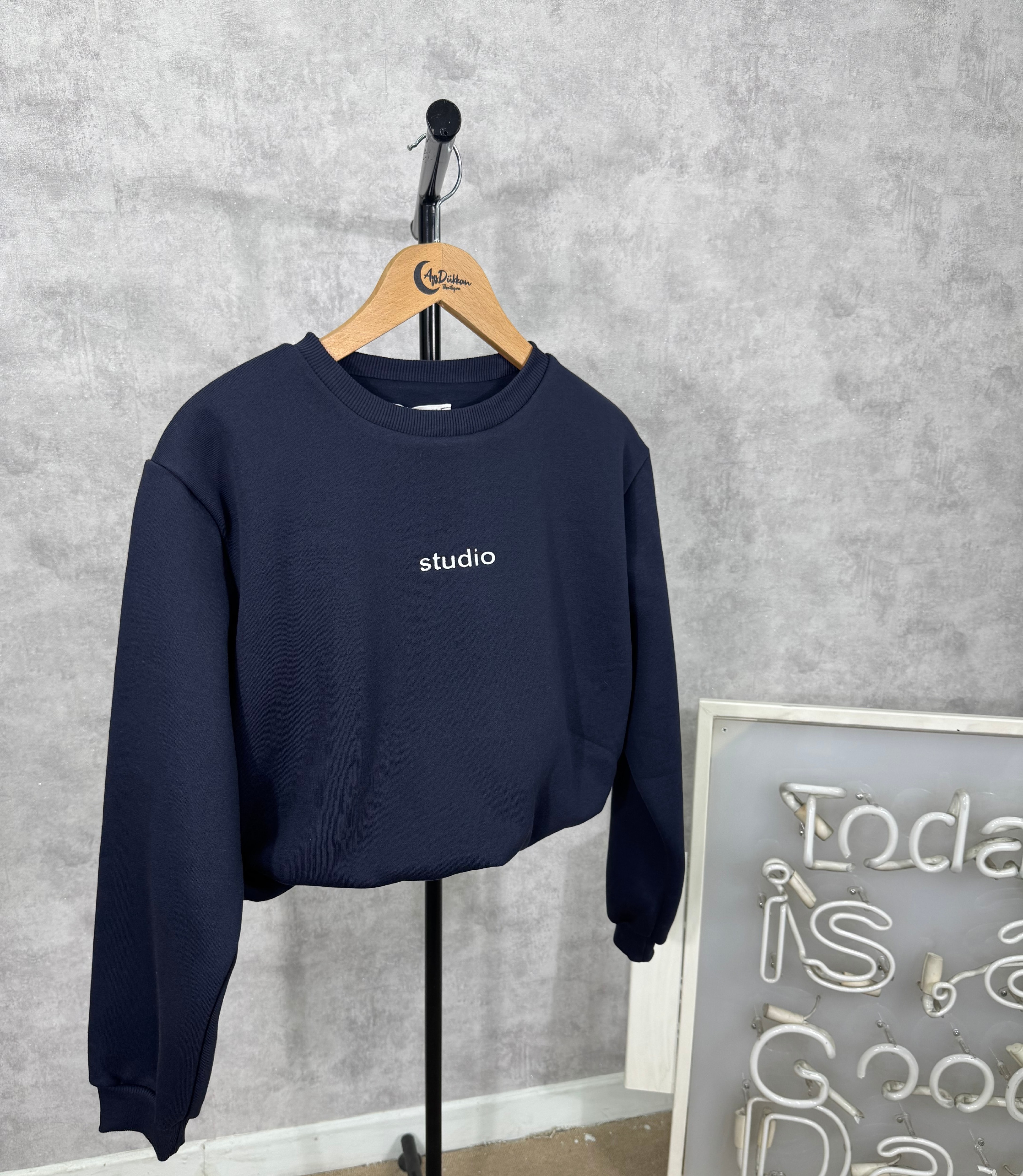 Studio Nakışlı Crop Sweatshirt - lacivert