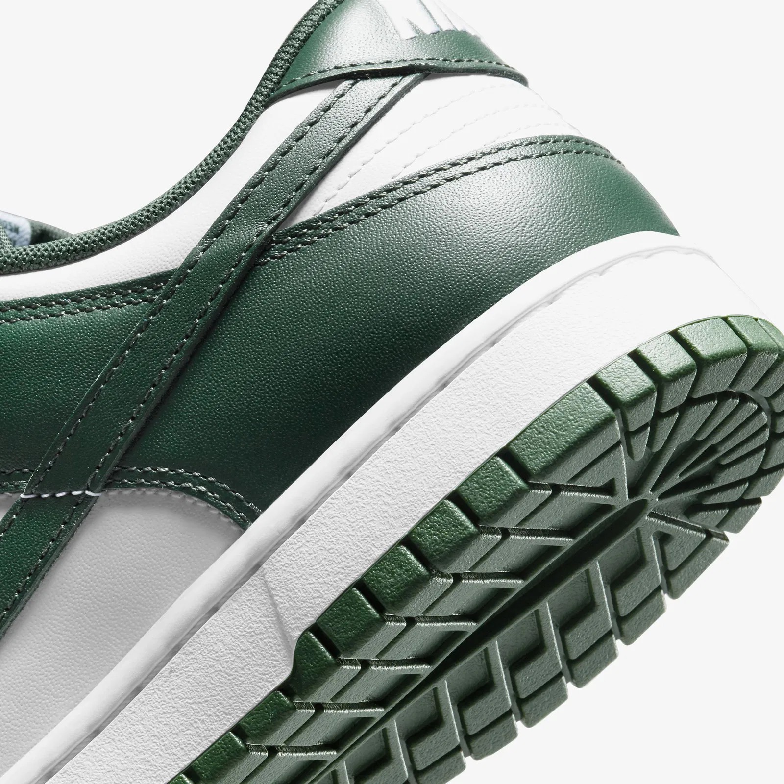 Dunk low retro michigan state