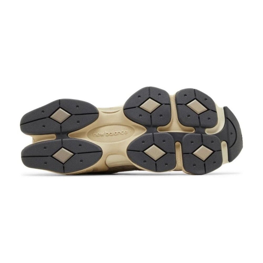  9060 Driftwood Castlerock Sneakers