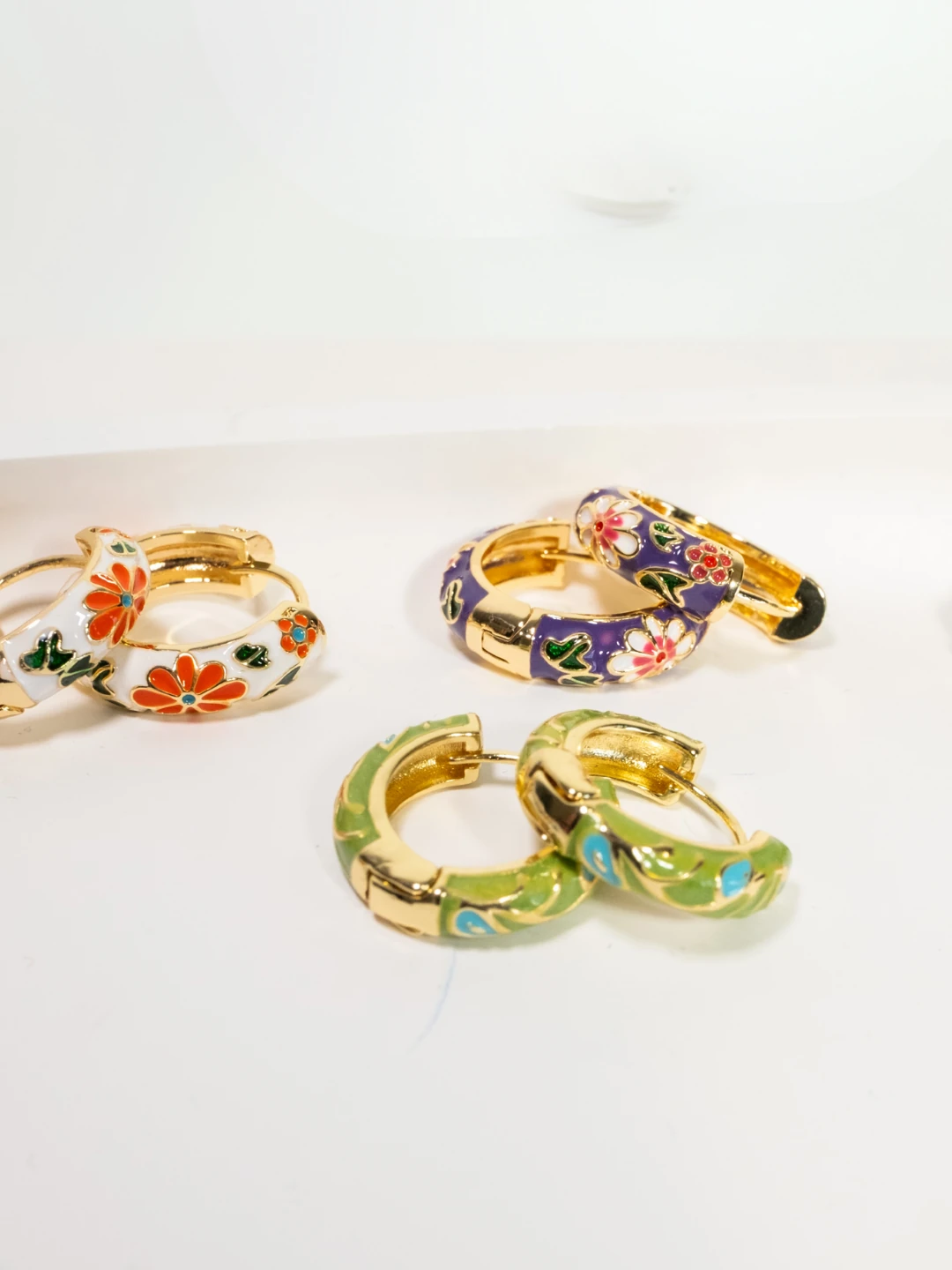 RENKLİ OTANTİK KÜPELER - V3