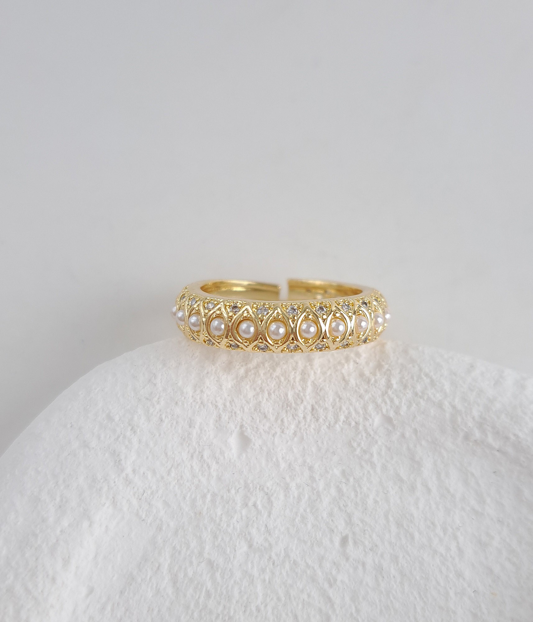 Gold Pearl Ring with Vintage Design