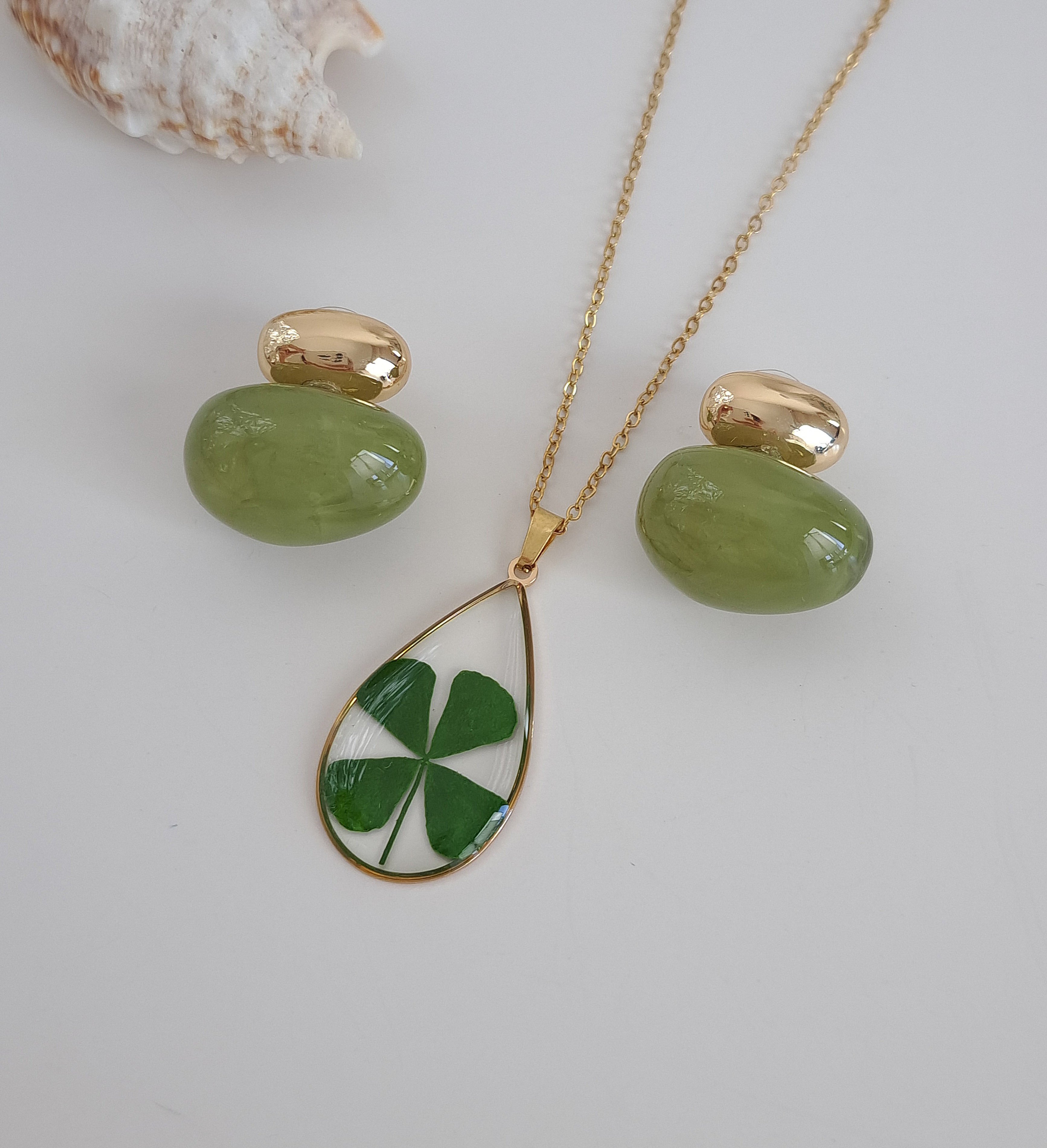 Real Four-Leaf Clover Necklace – Gold Stainless Steel Chain