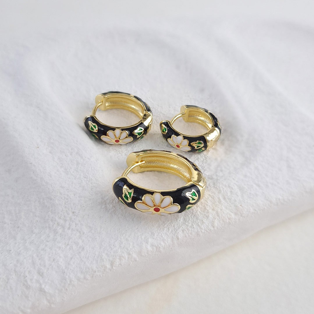 Black Enamel Triple Earrings – White Floral (3-piece Set)