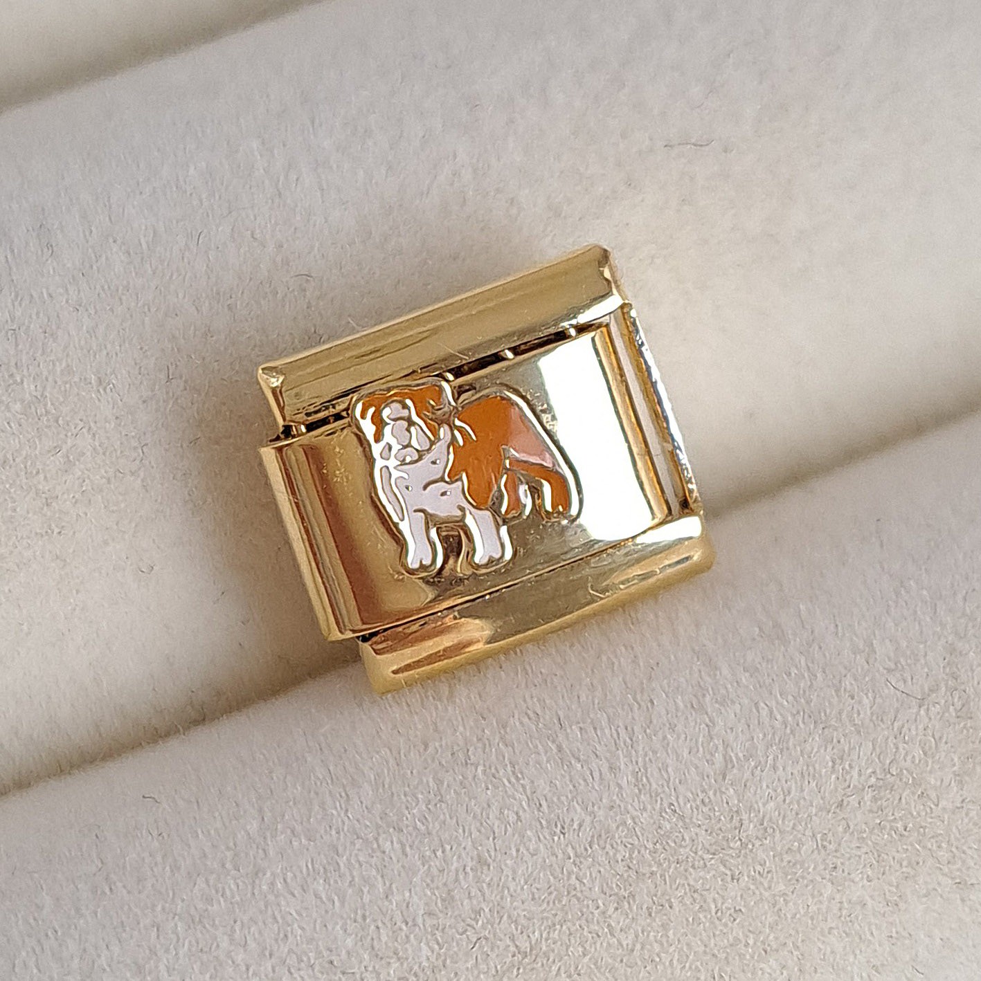 Bulldog Charm