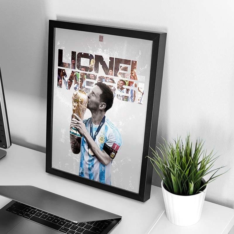 Lionel Messi WC22 Kiss Poster