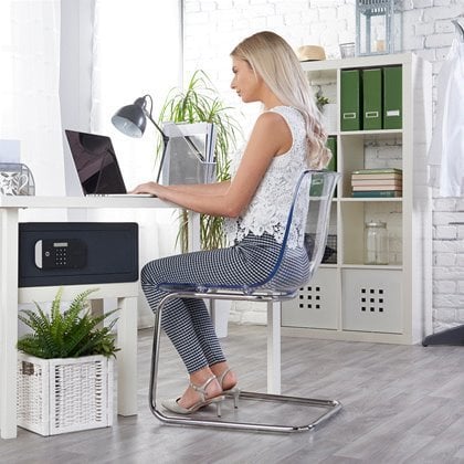 Yale Güvenlik Sertifikalı Kasa Laptop Tipi YLEM/200/EG1