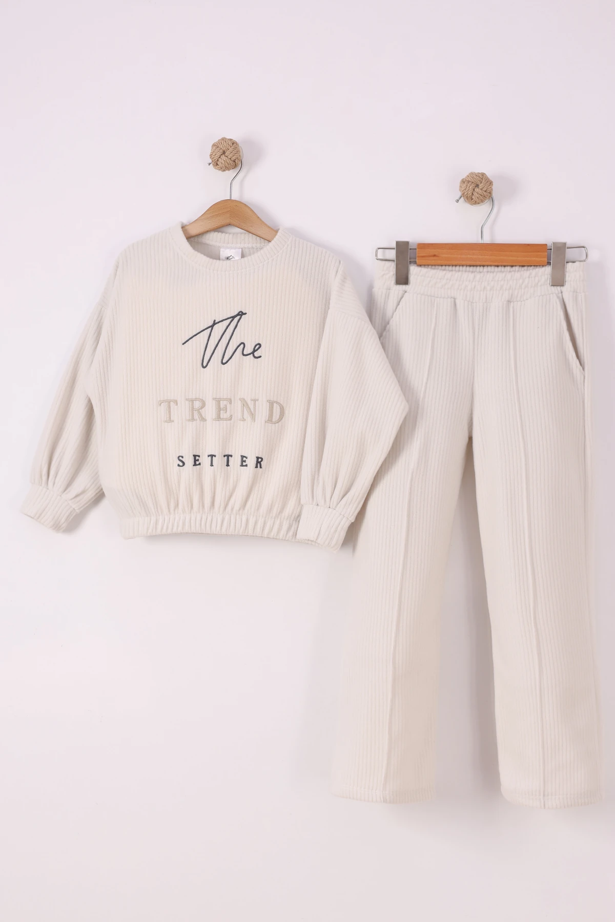 Monox Kız Çocuk Trend Nakışlı Tarz Fitilli Polar Takım