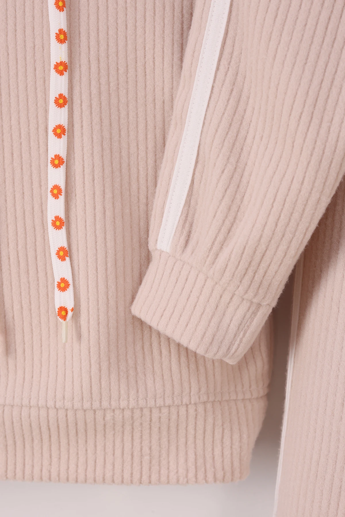 Monox Kız Çocuk Çiçek Baskılı İpli Şeritli Pantolon Fitilli Polar Takım