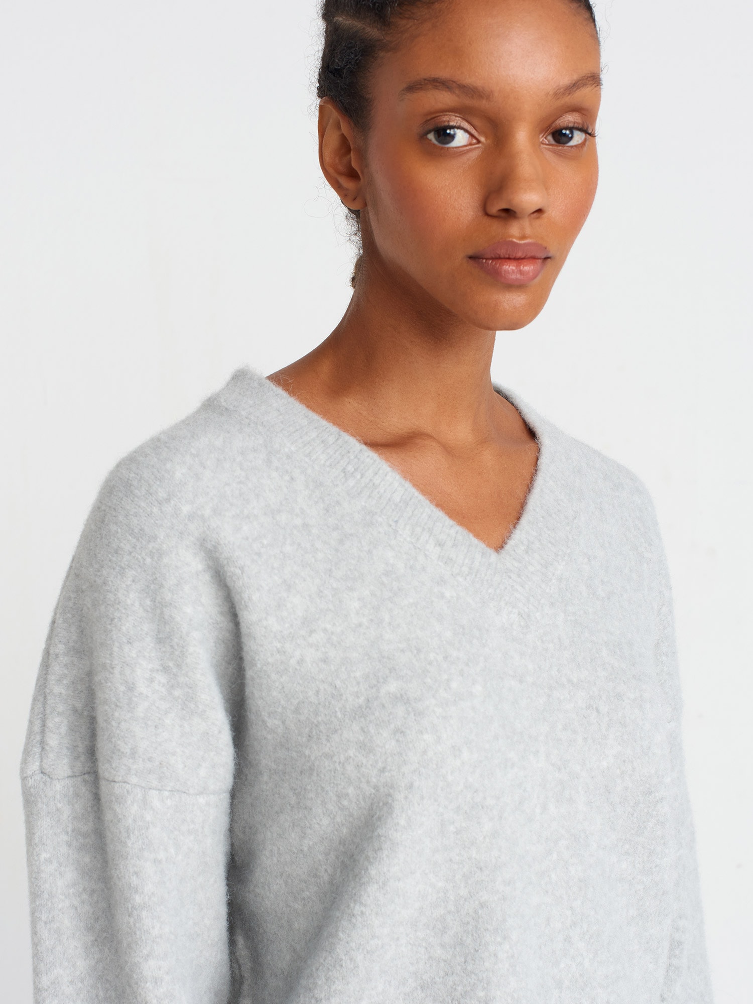 Mona V Yaka Yumuşak Dokulu Triko Kazak - Gri