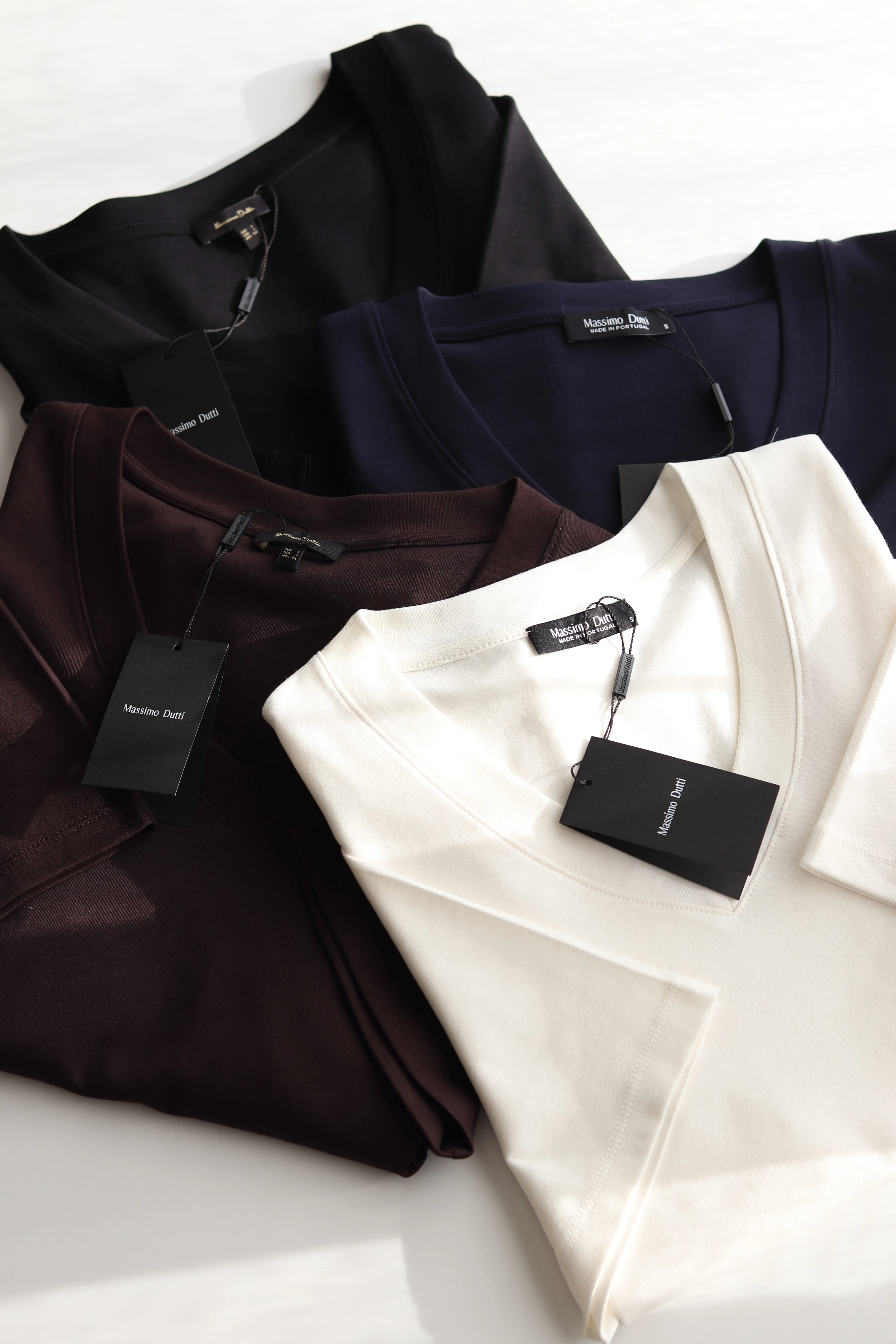 MD V Yaka Basic Tshirt - Siyah