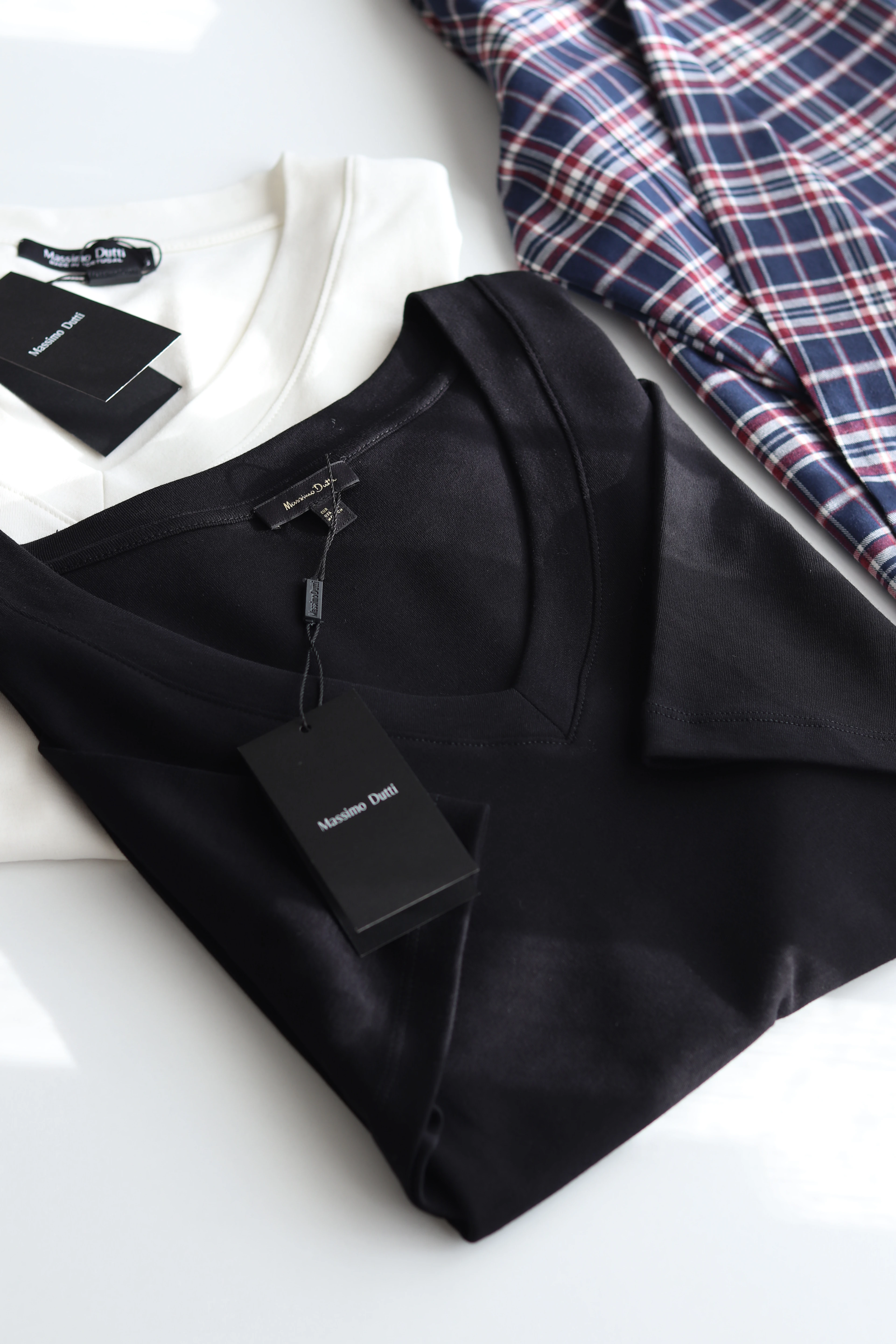 MD V Yaka Basic Tshirt - Siyah