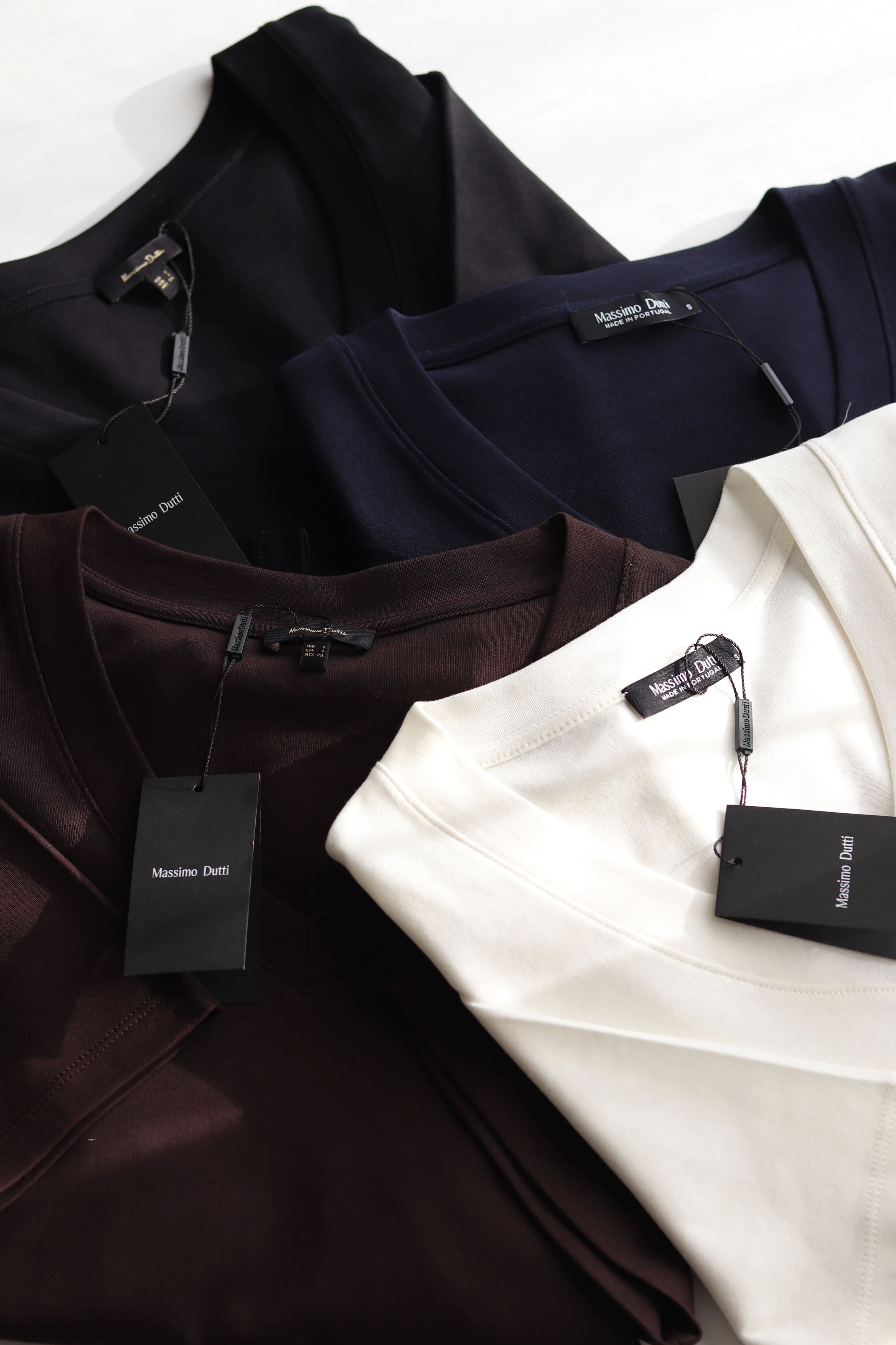 MD V Yaka Basic Tshirt - Siyah