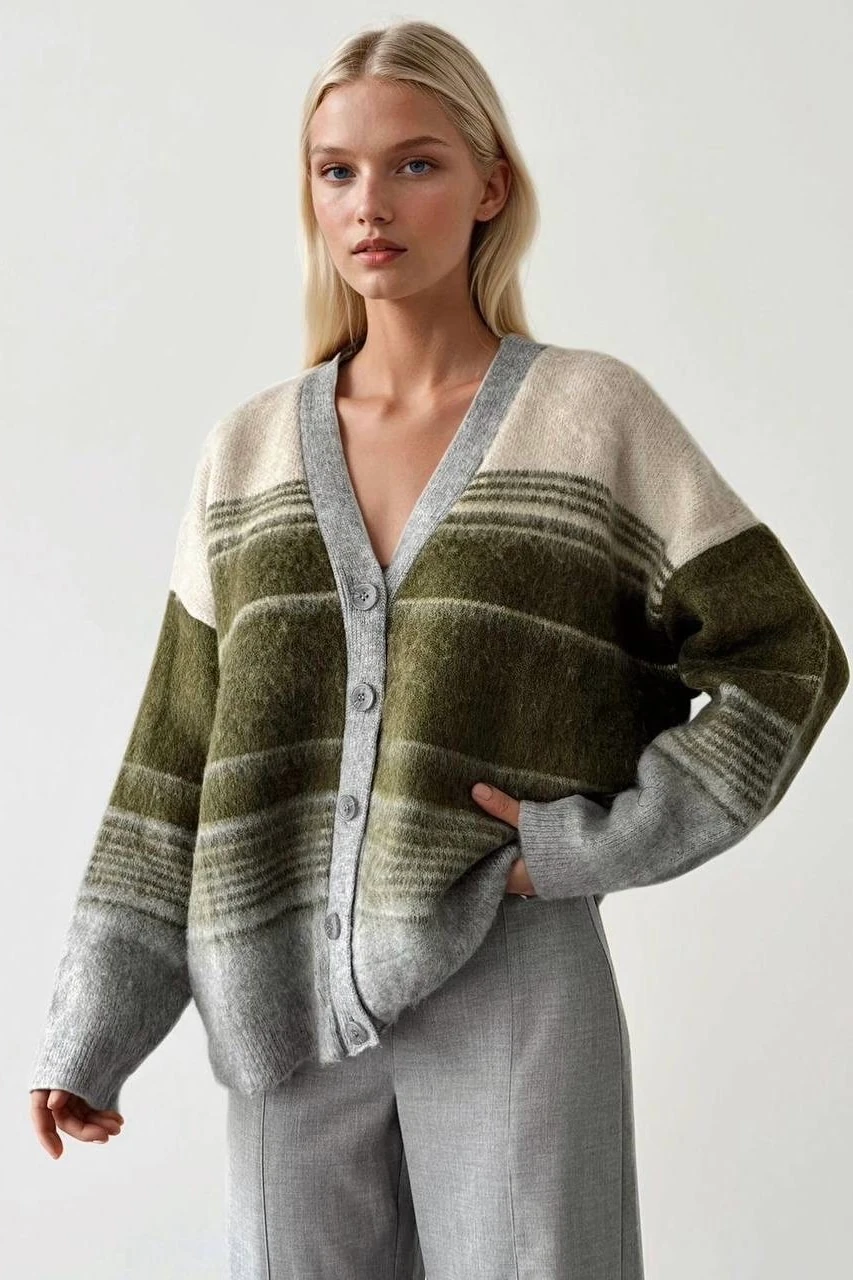 Renkli V Yaka Hırka