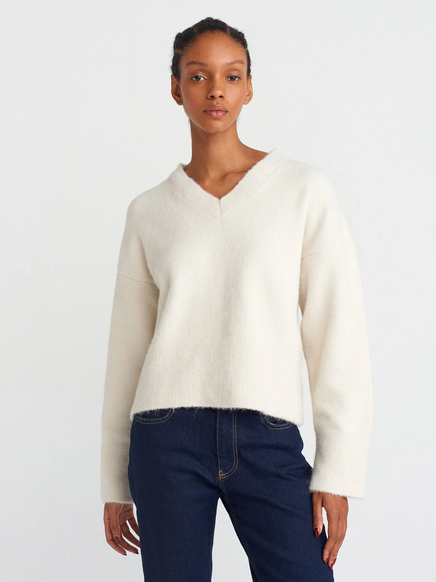 Mona V Yaka Yumuşak Dokulu Triko Kazak - Krem