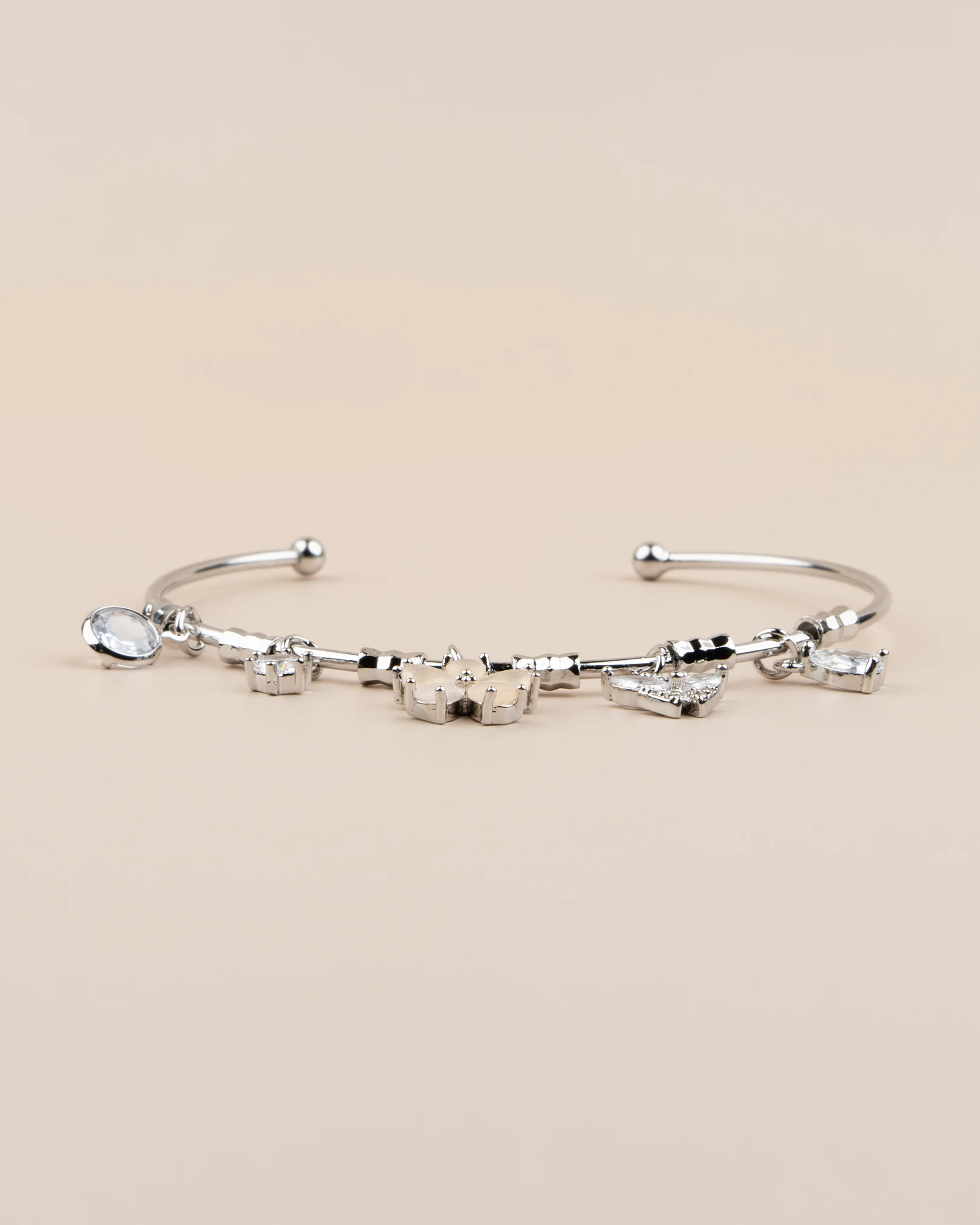 Bloomera Ayarlanabilir Çiçekli Charm Kelepçe Bileklik - Gümüş