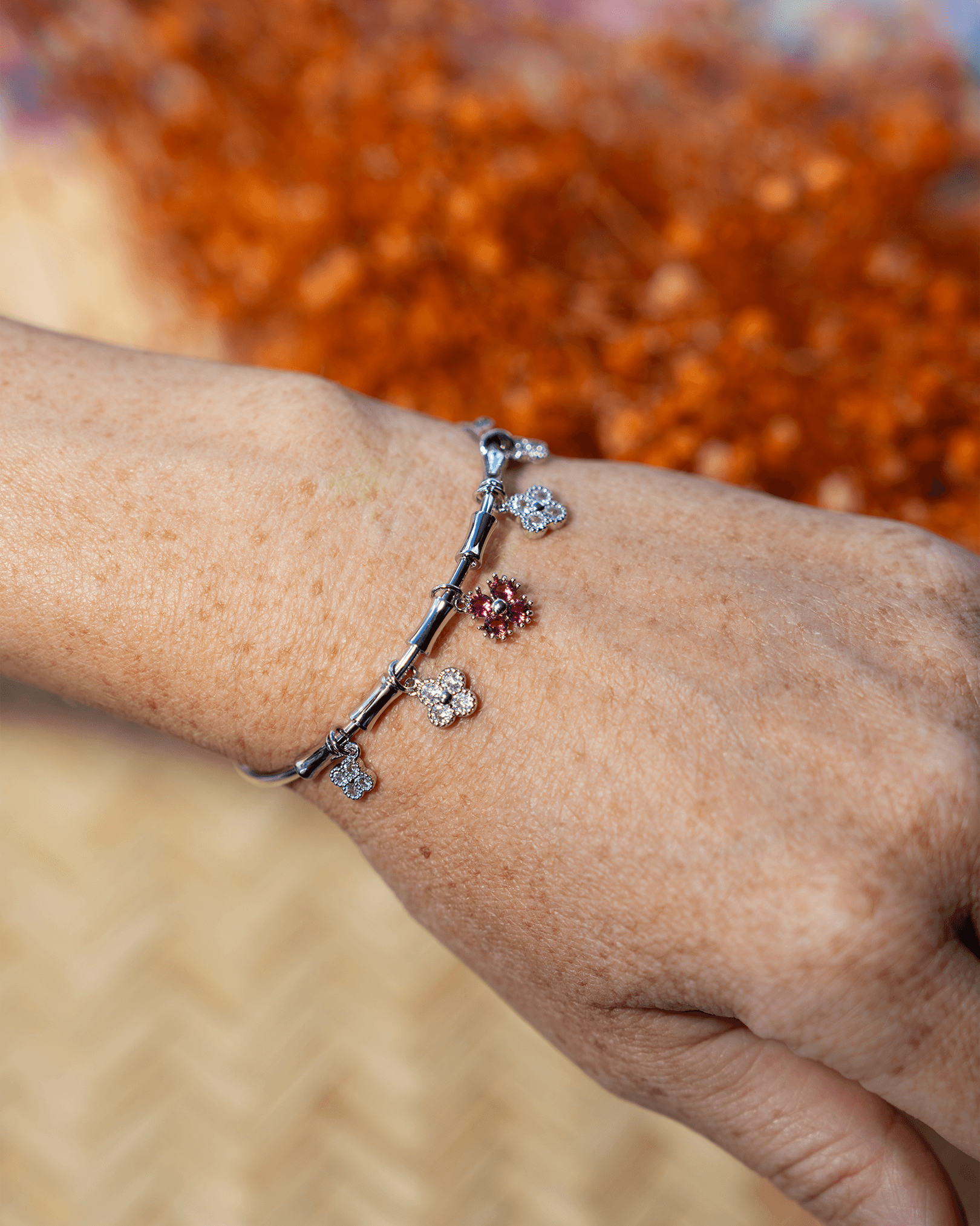 Fiora Ayarlanabilir Pembe Çiçekli Charm Kelepçe Bileklik - Gümüş