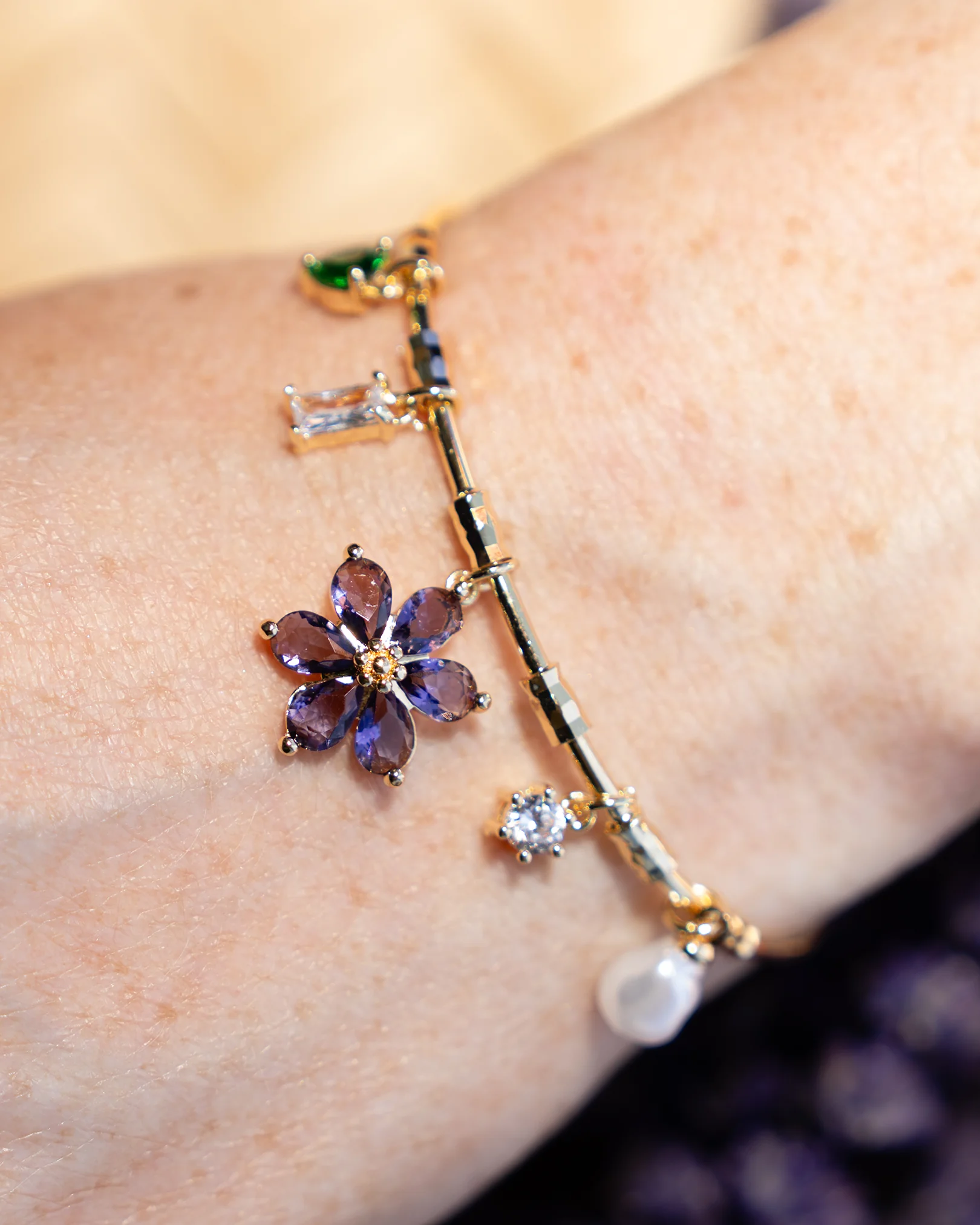 Ayarlanabilir Çiçekli Charm Kelepçe Bileklik - Gold