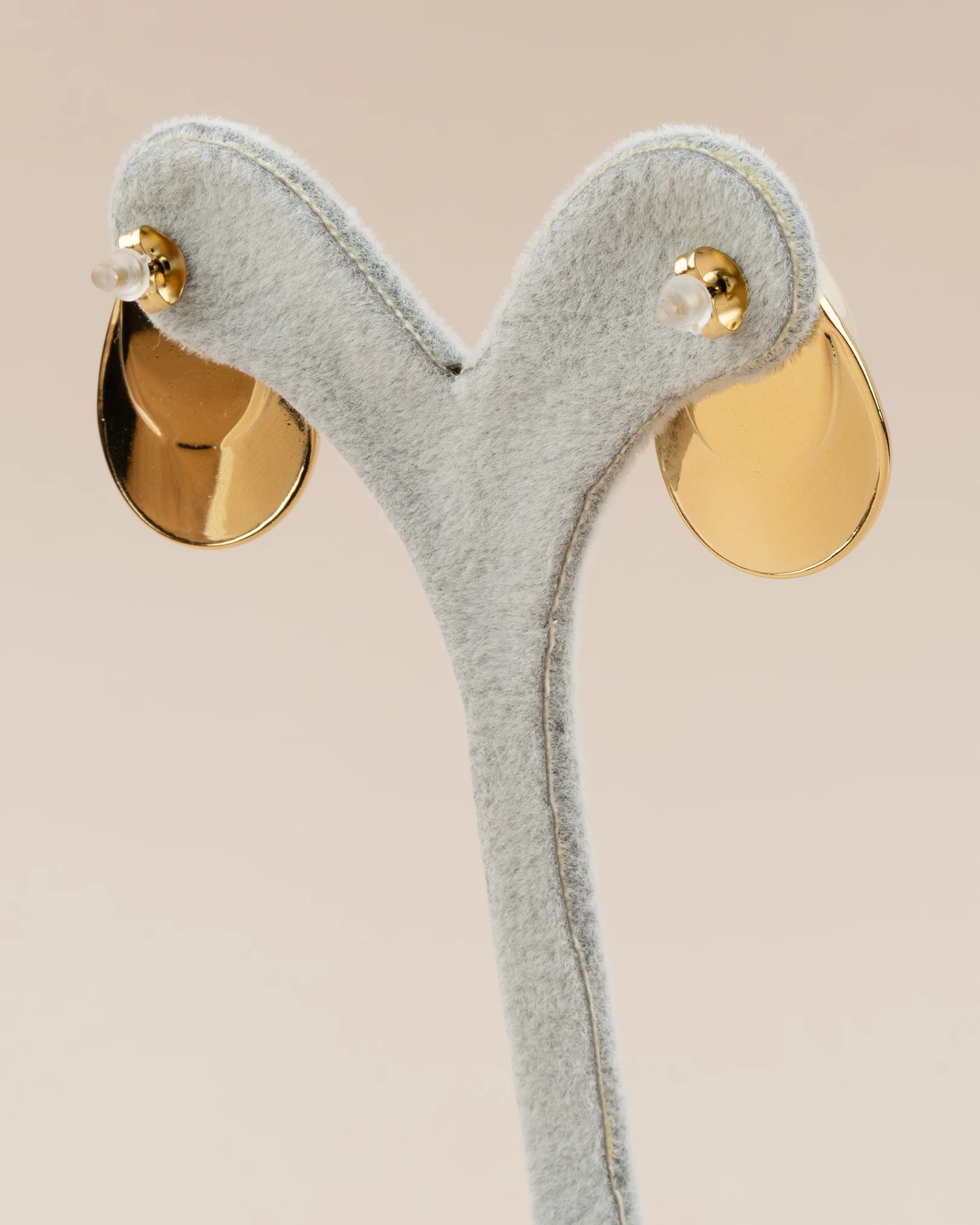 Serinea Beyaz Opal Taşlı Gözyaşı Damlası Çelik Küpe