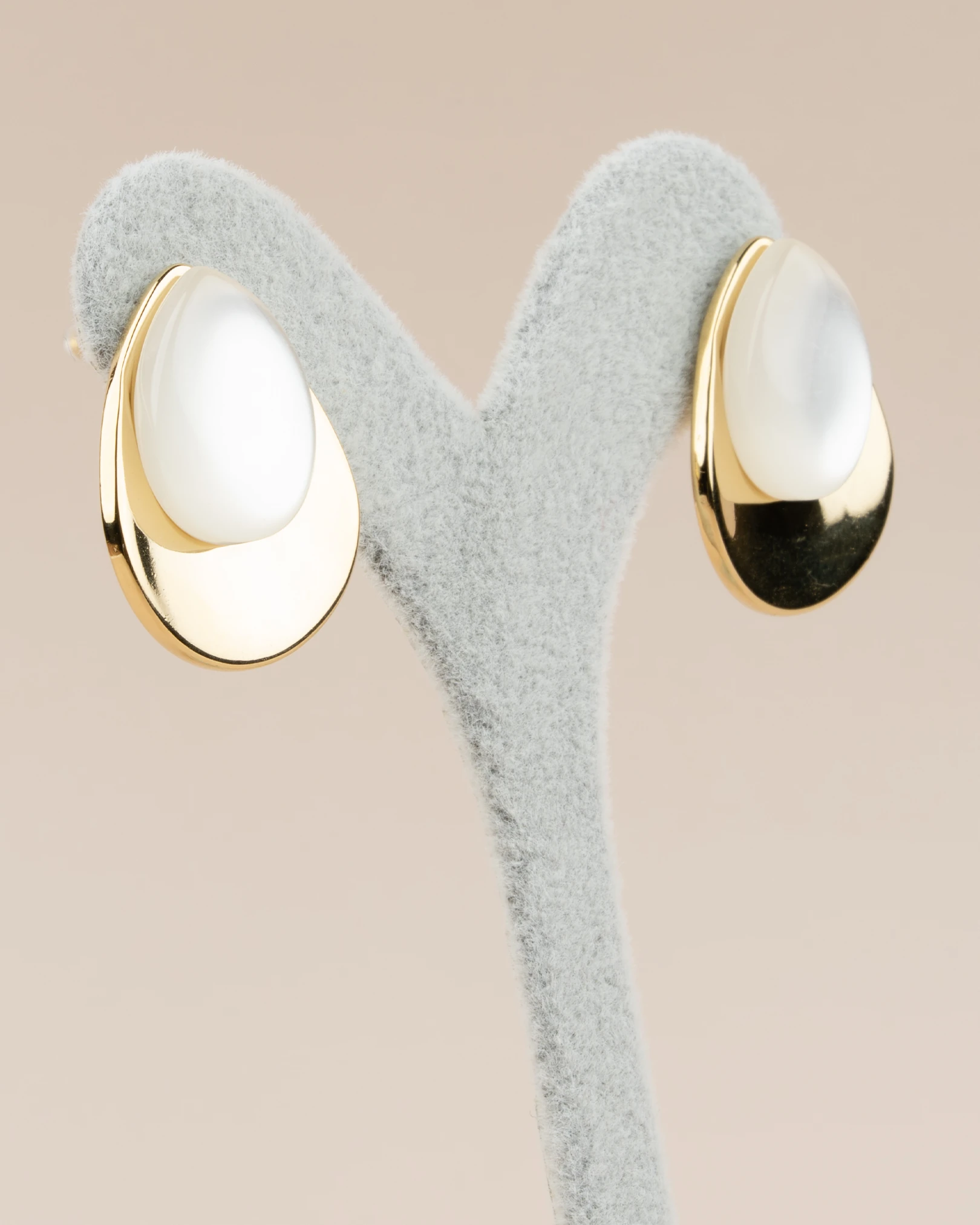 Serinea Beyaz Opal Taşlı Gözyaşı Damlası Çelik Küpe