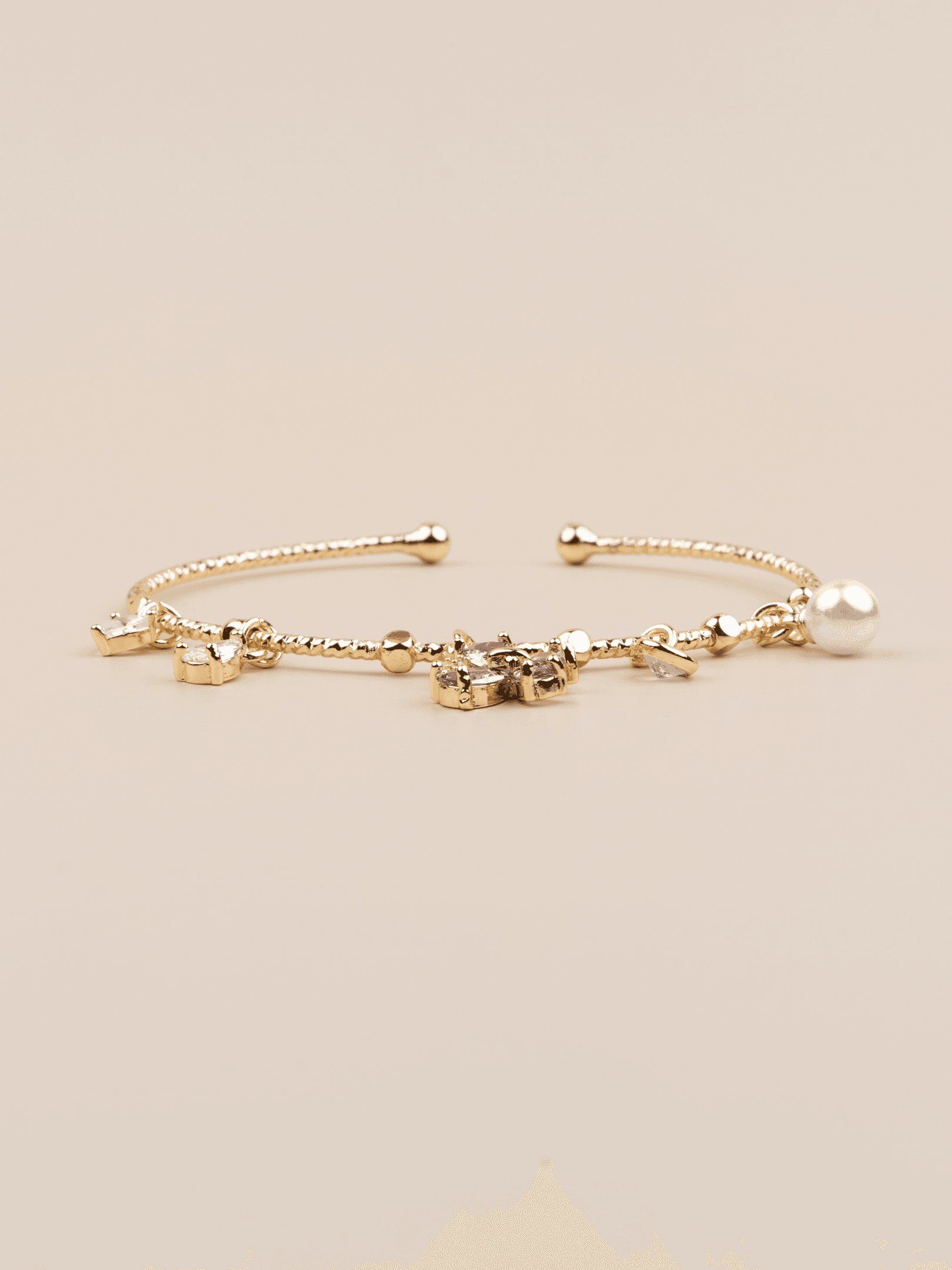 Fioravelle Ayarlanabilir Mor Kelebekli Charm Kelepçe Bileklik - Gold