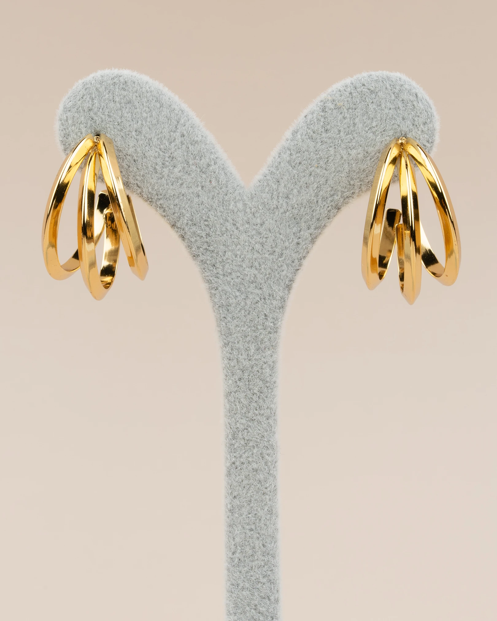 Trevia Üçlü Görünümlü Yarım Halka Çelik Küpe