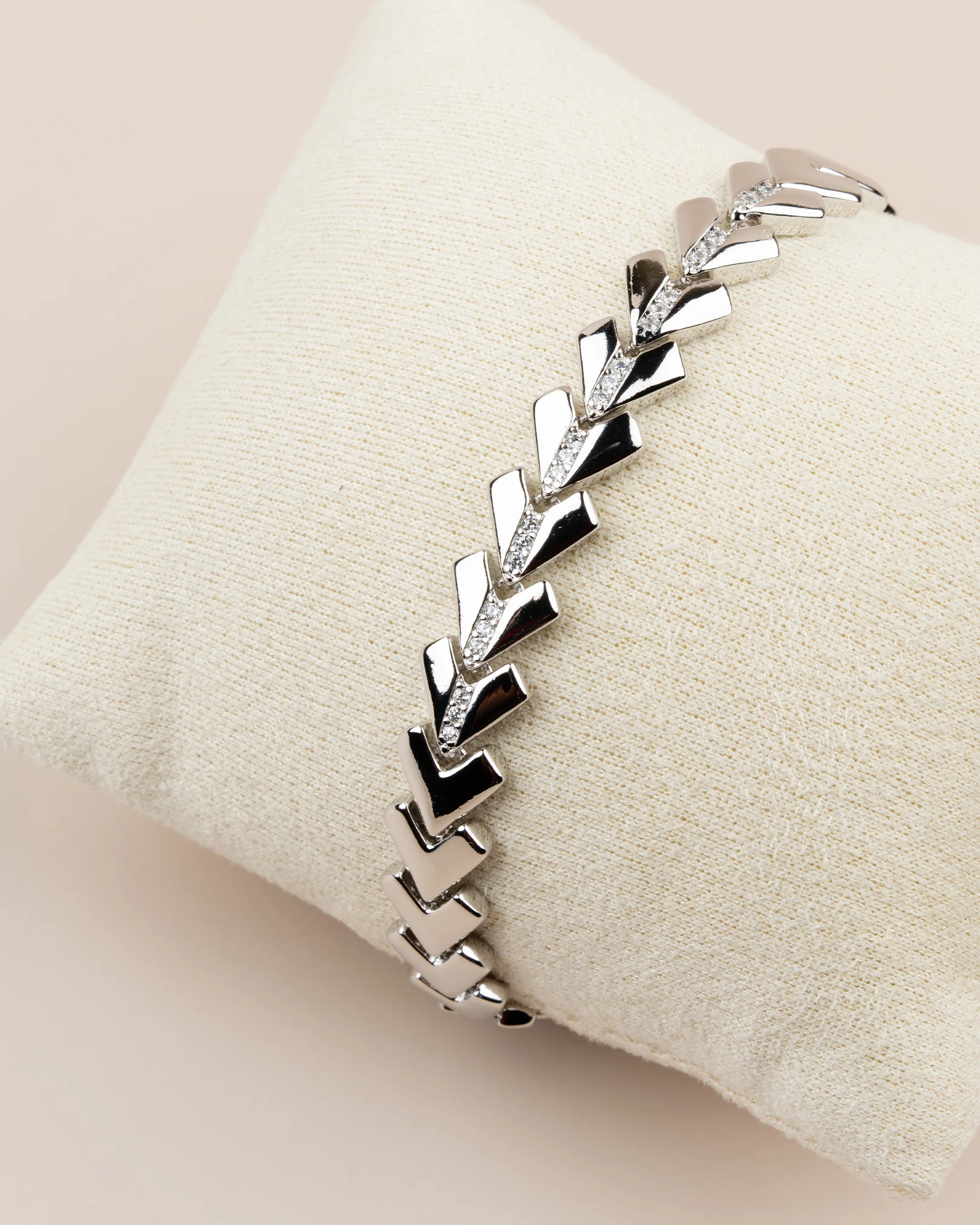 Valestra Gömme Zirkon Taşlı V Geçişli 14K Xuping Bileklik - Gümüş