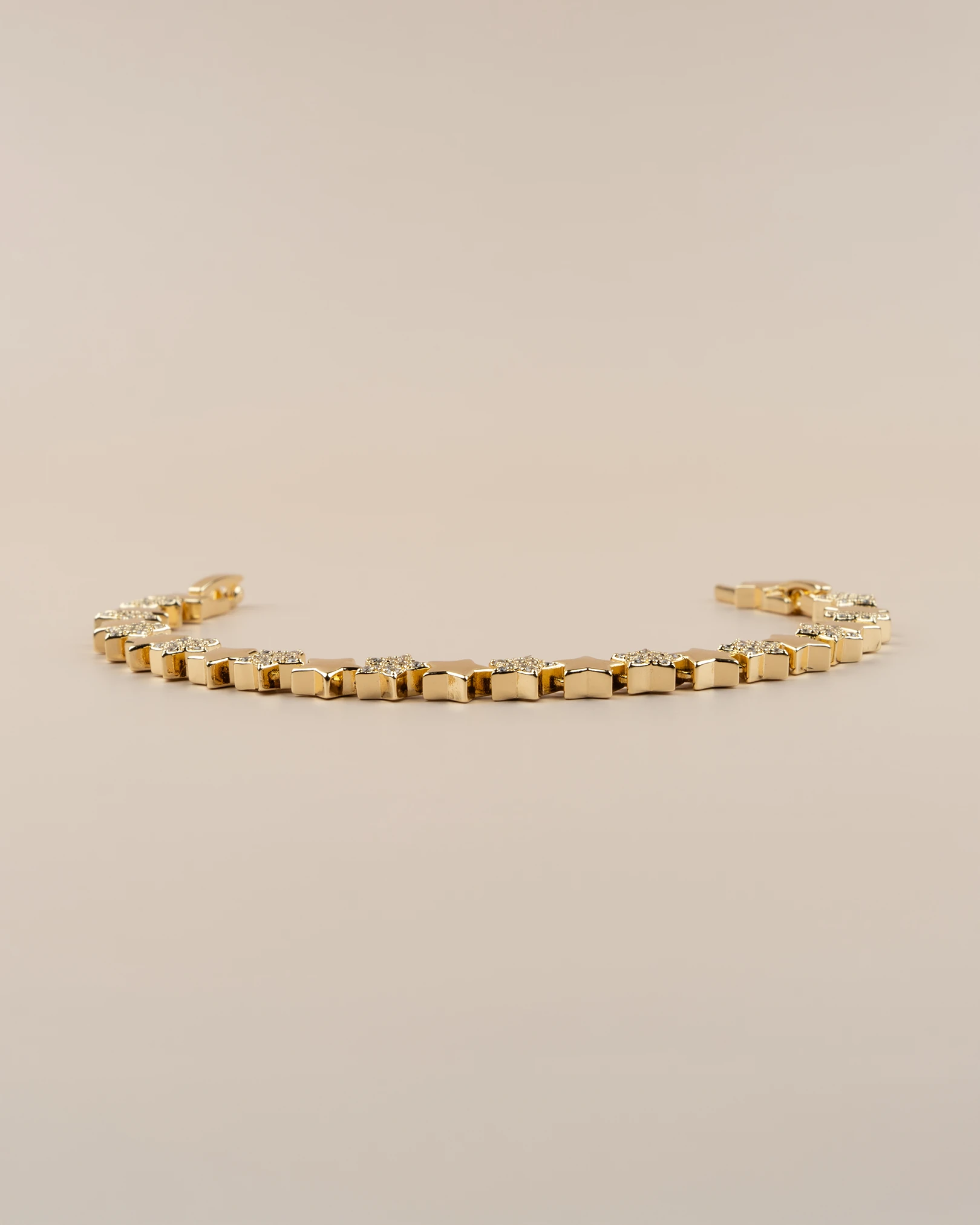 Lystara Gömme Taşlı Yıldız Model Altın Kaplama Bileklik