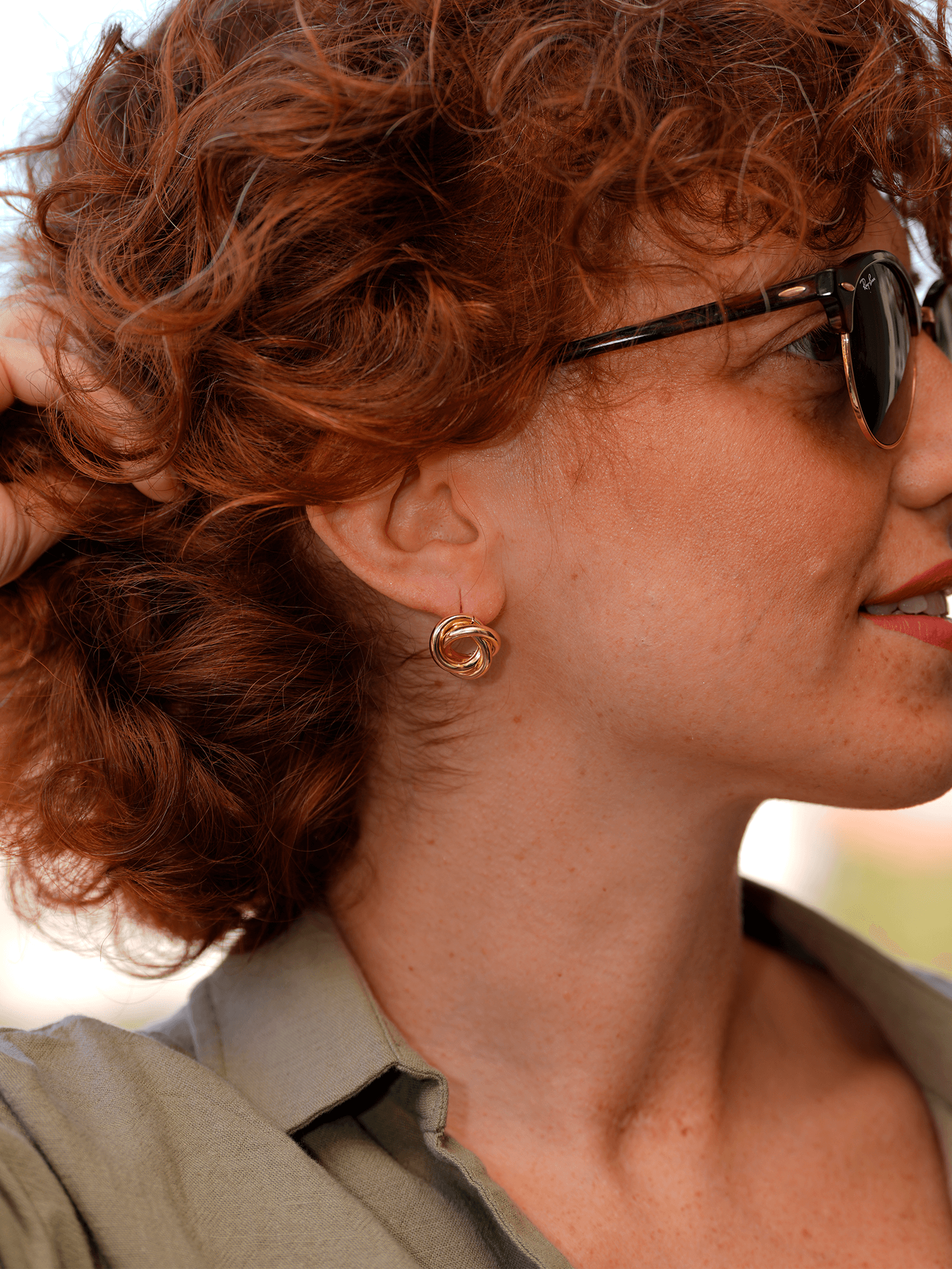 Solévia Minimal İç İçe Geçmiş Sarmal Gold Küpe