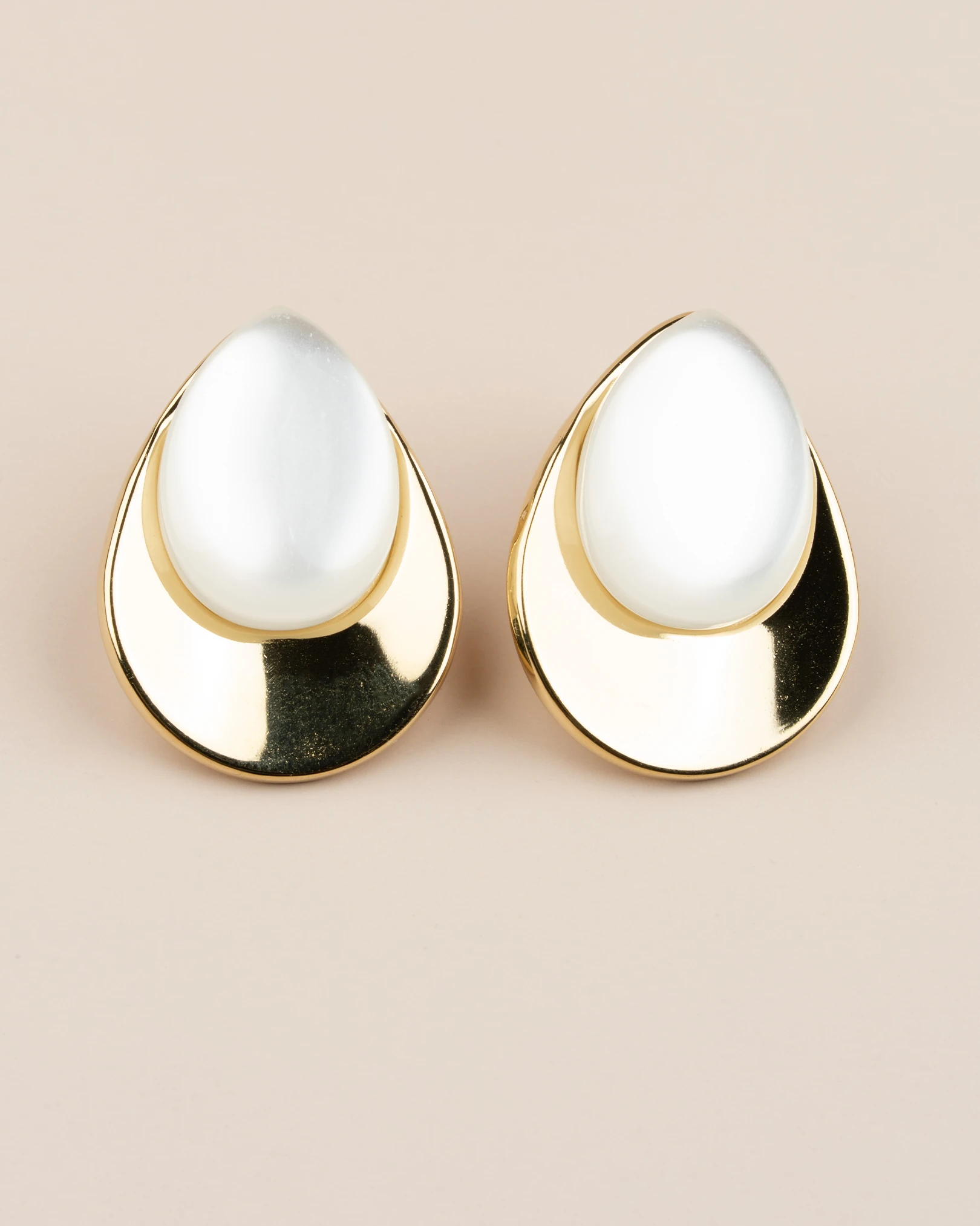 Serinea Beyaz Opal Taşlı Gözyaşı Damlası Çelik Küpe