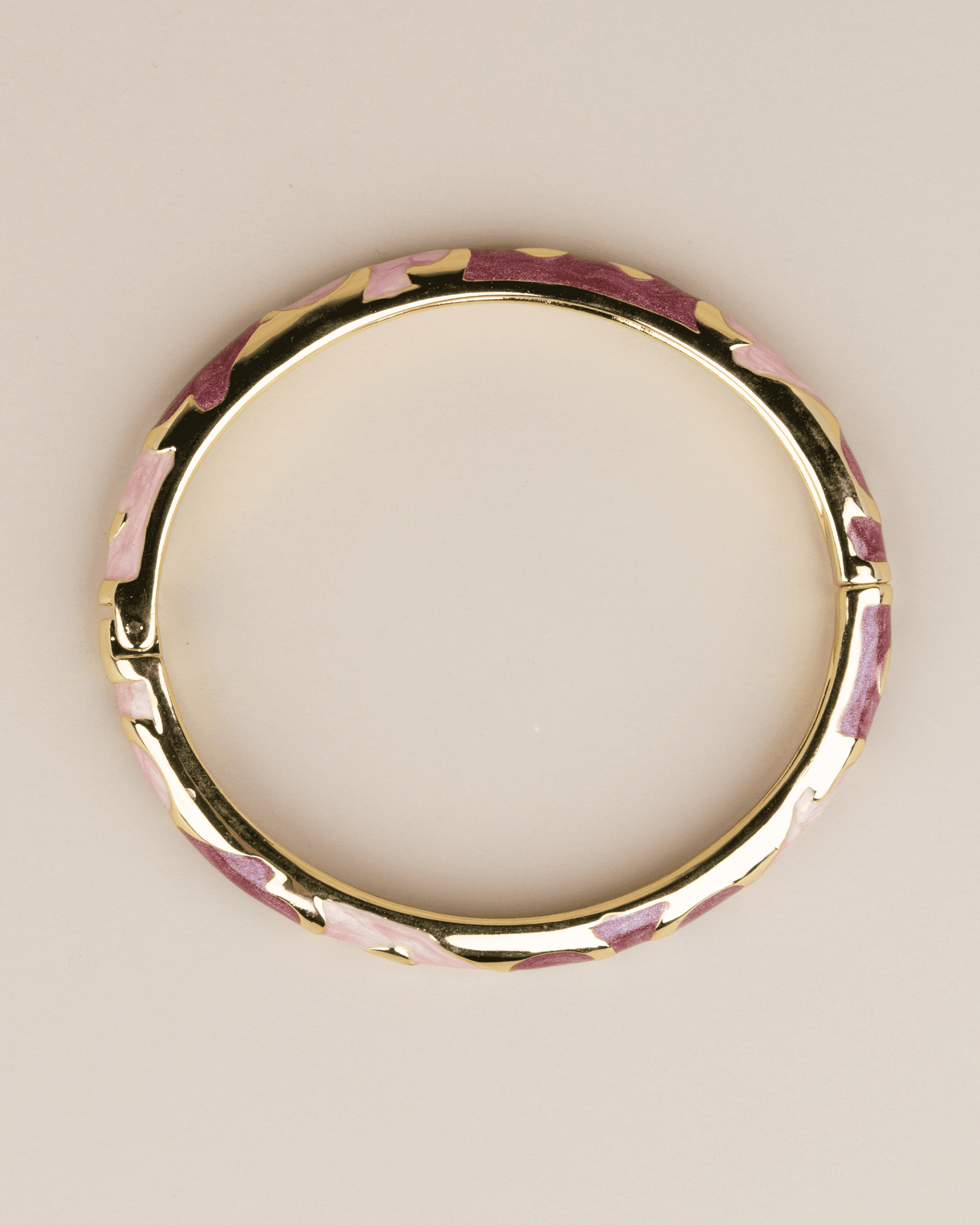 Eloria 14K Altın Kaplama Mineli Desenli Vintage Kelepçe Bileklik - Pembe