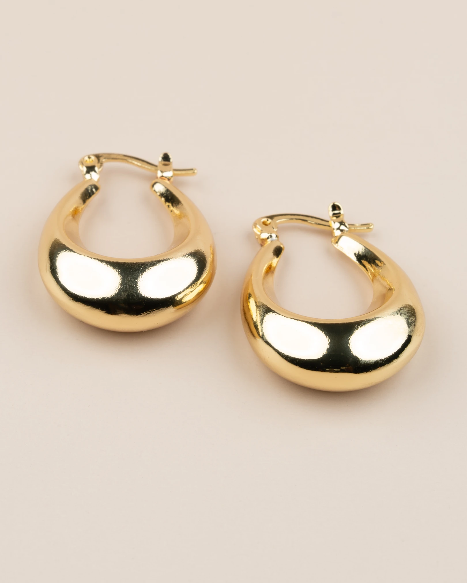 Orvessa Oval Halka Çelik Küpe