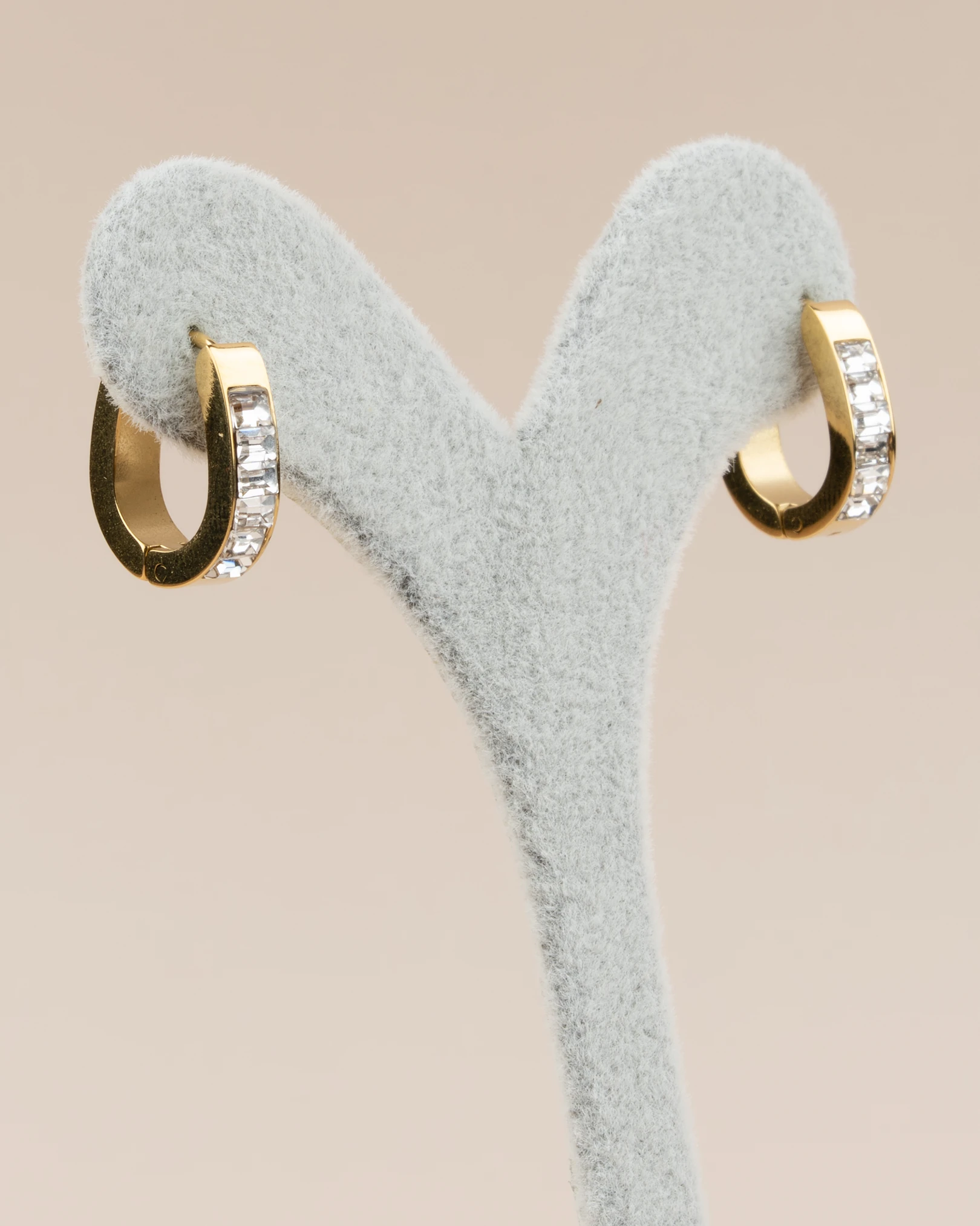 Auryn Gömme Zirkon Taşlı Minimal Oval Halka Çelik Küpe