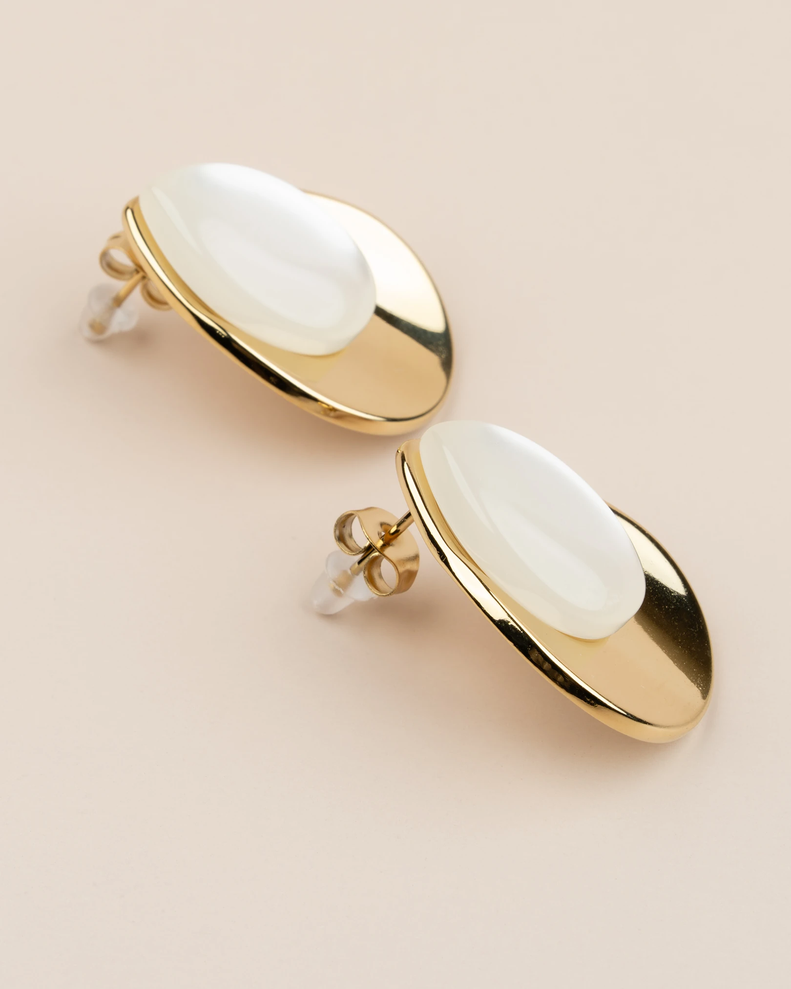 Serinea Beyaz Opal Taşlı Gözyaşı Damlası Çelik Küpe