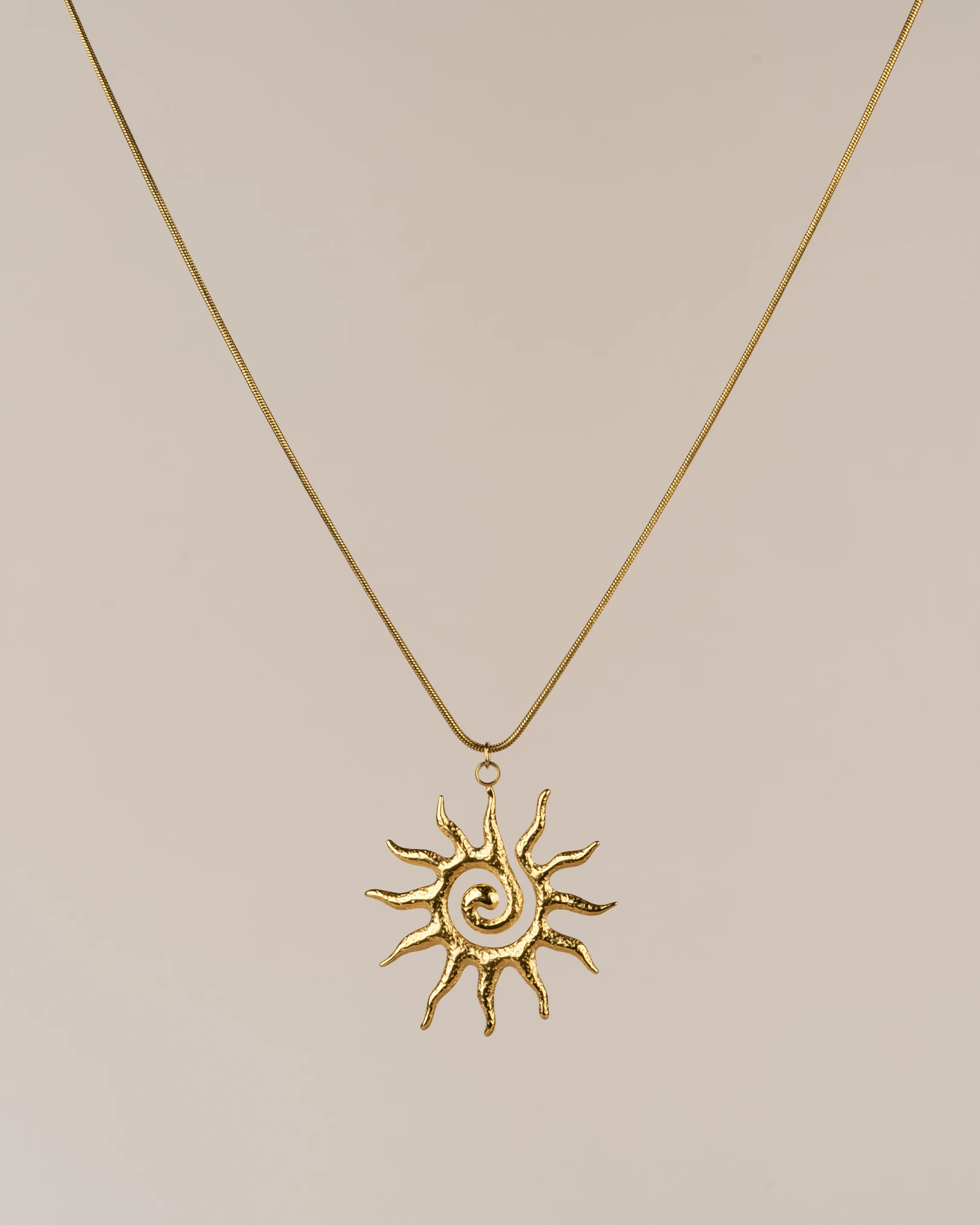 Antik Güneş Çelik Kolye